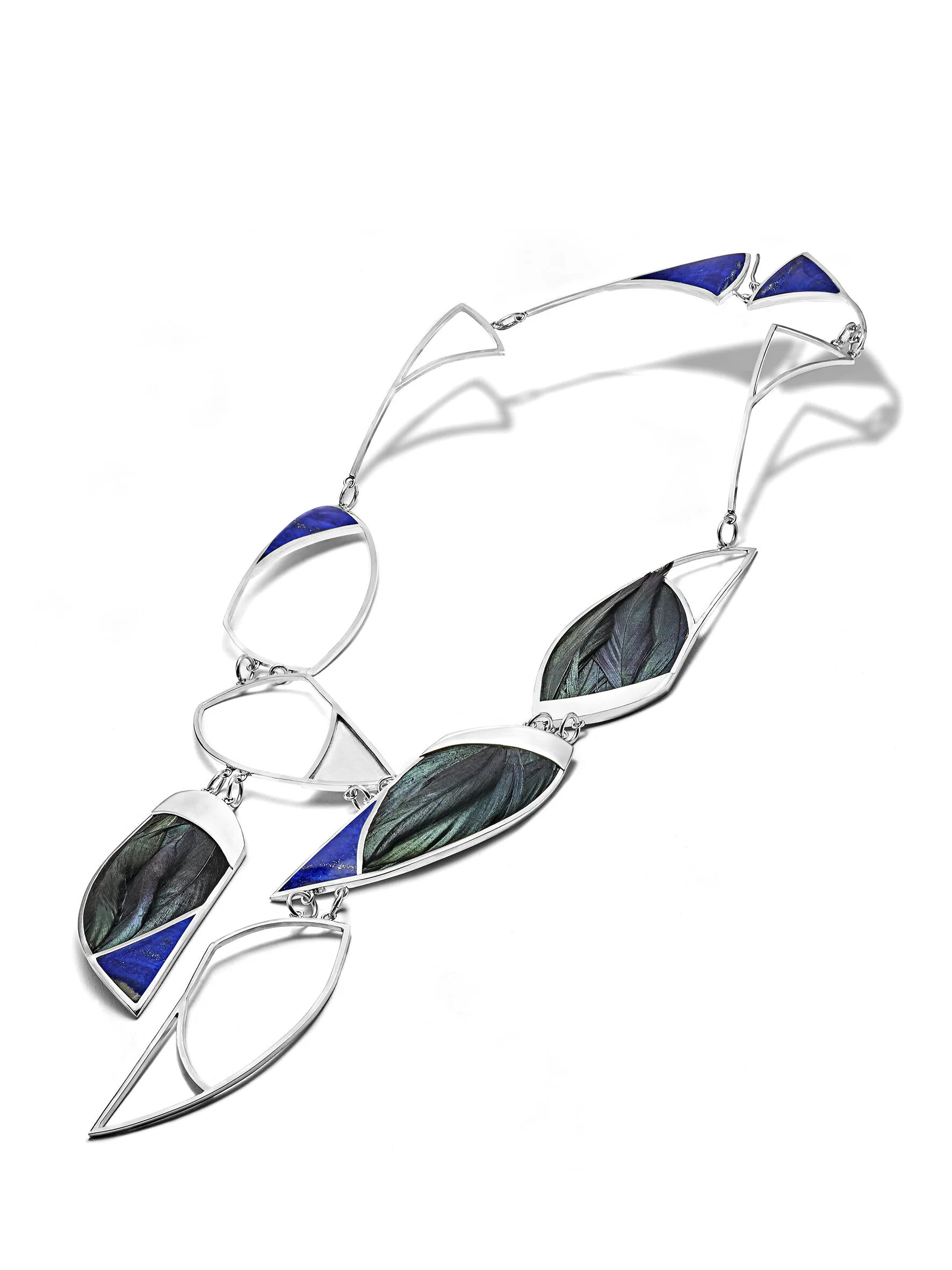 Collier Immortelle. Argent, plumes et lapis lazuli. Amira Sliman 2017