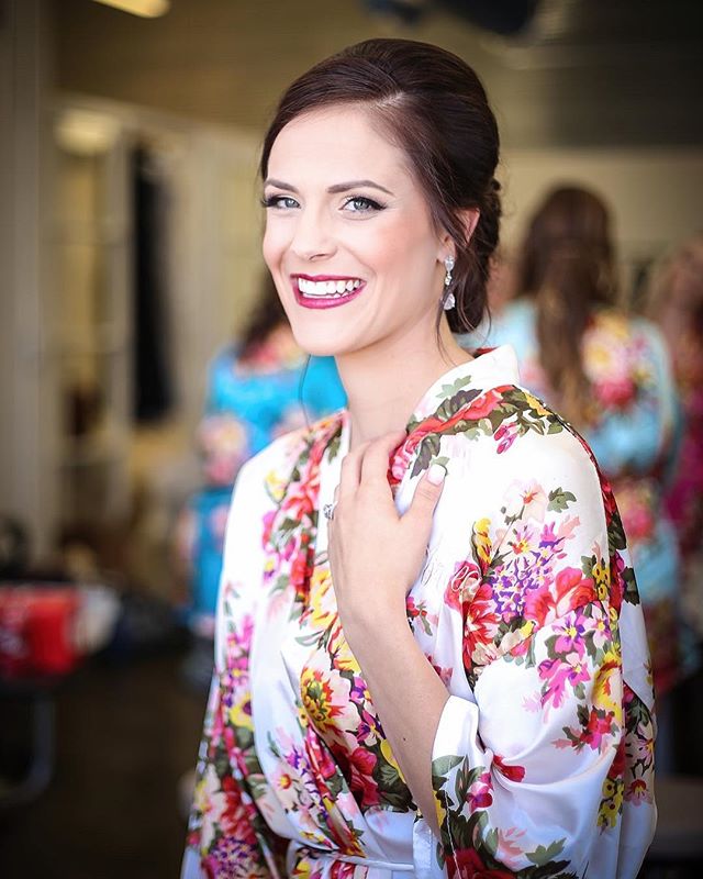 This beautiful bride was glowing. Look how beautiful she is 🖤
.
.
.
Photo by: @brittynelizabethphotography 
Makeup by: @theprettybrideco.kc
.
.
. .
.
.
.
.
#mua #bridetobe #beauty #weddingmakeup #hairstyle #hairstyles #weddingphotographer #makeup #w