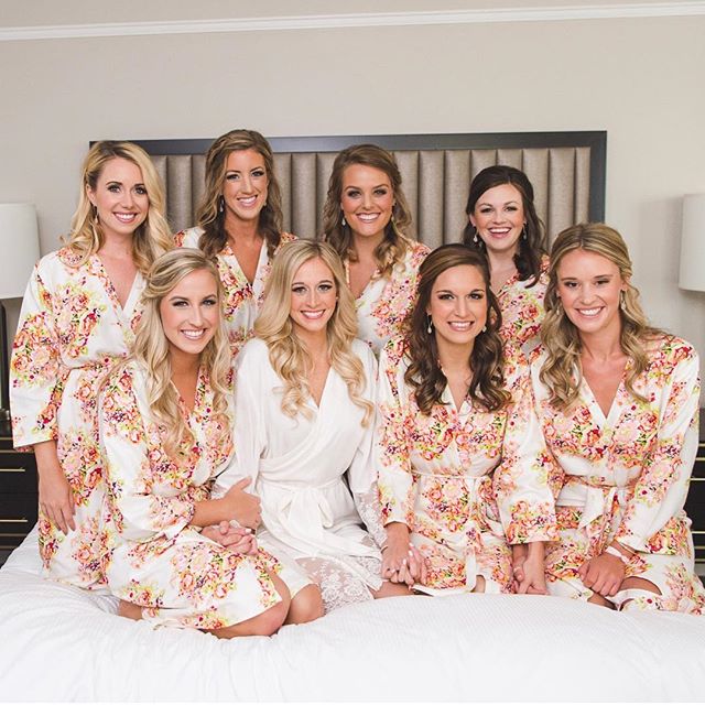 Bridal Party Goals &middot;&middot;&middot; how beautiful is this group? .
.
.
We'd love to help you and your girls get ready. Fill out the contact form on our website to see if your date is still available! .
.
.
Bride: @kriscam3
Photo: @sharayamauc