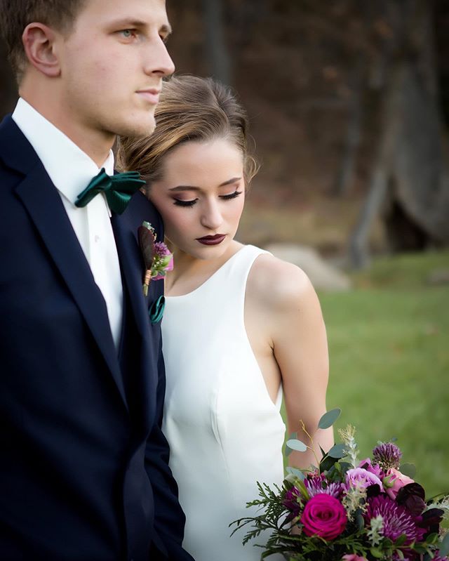 It&rsquo;s finally feeling like fall! Bring on the fall weddings. Can you believe it&rsquo;s already almost October? ⠀⠀⠀⠀⠀⠀⠀⠀⠀
Just a heads up- dates are filling fast for 2020. Head to our website to reserve your date! ⠀⠀⠀⠀⠀⠀⠀⠀⠀ #mua #weddingmakeup #