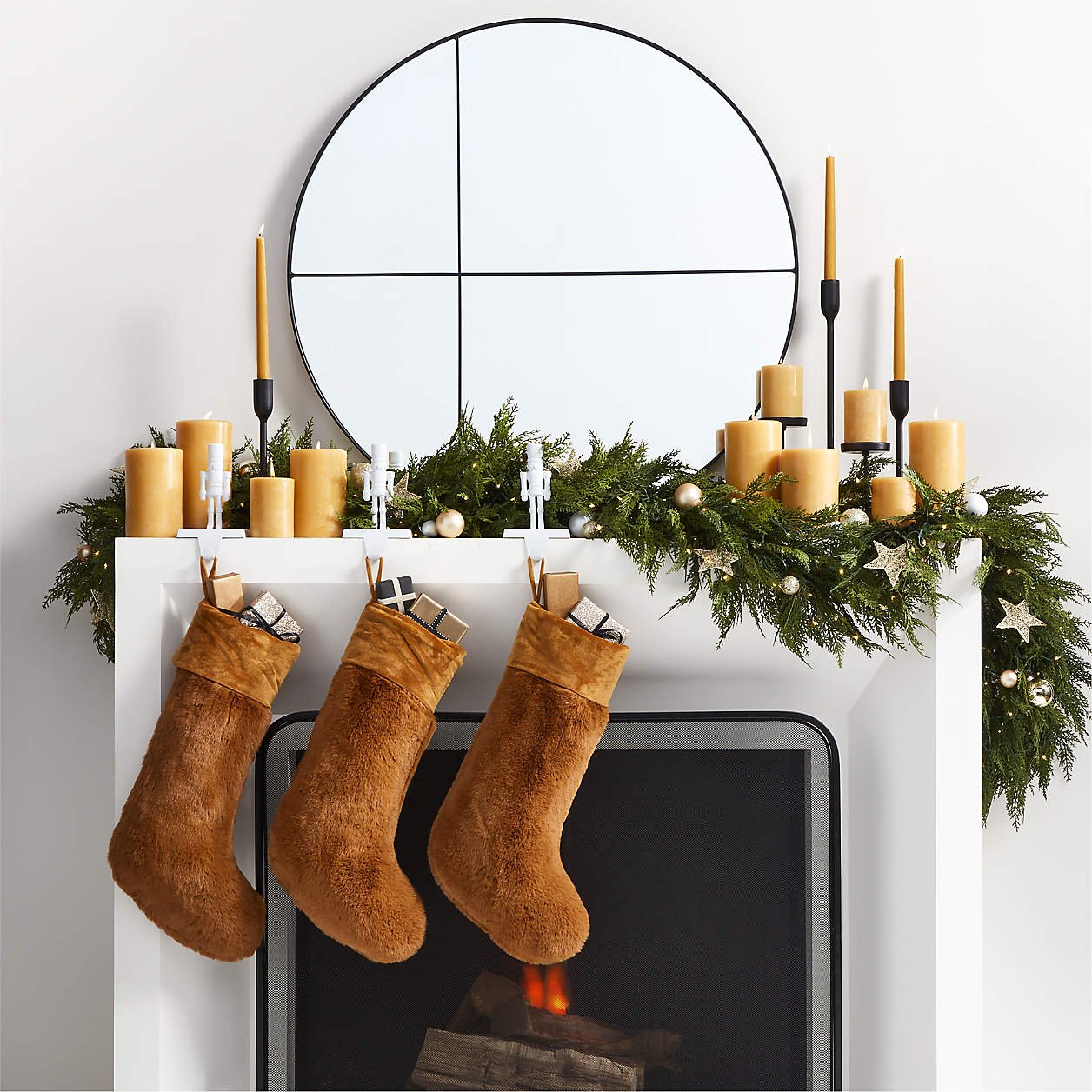 © Crate & Barrel