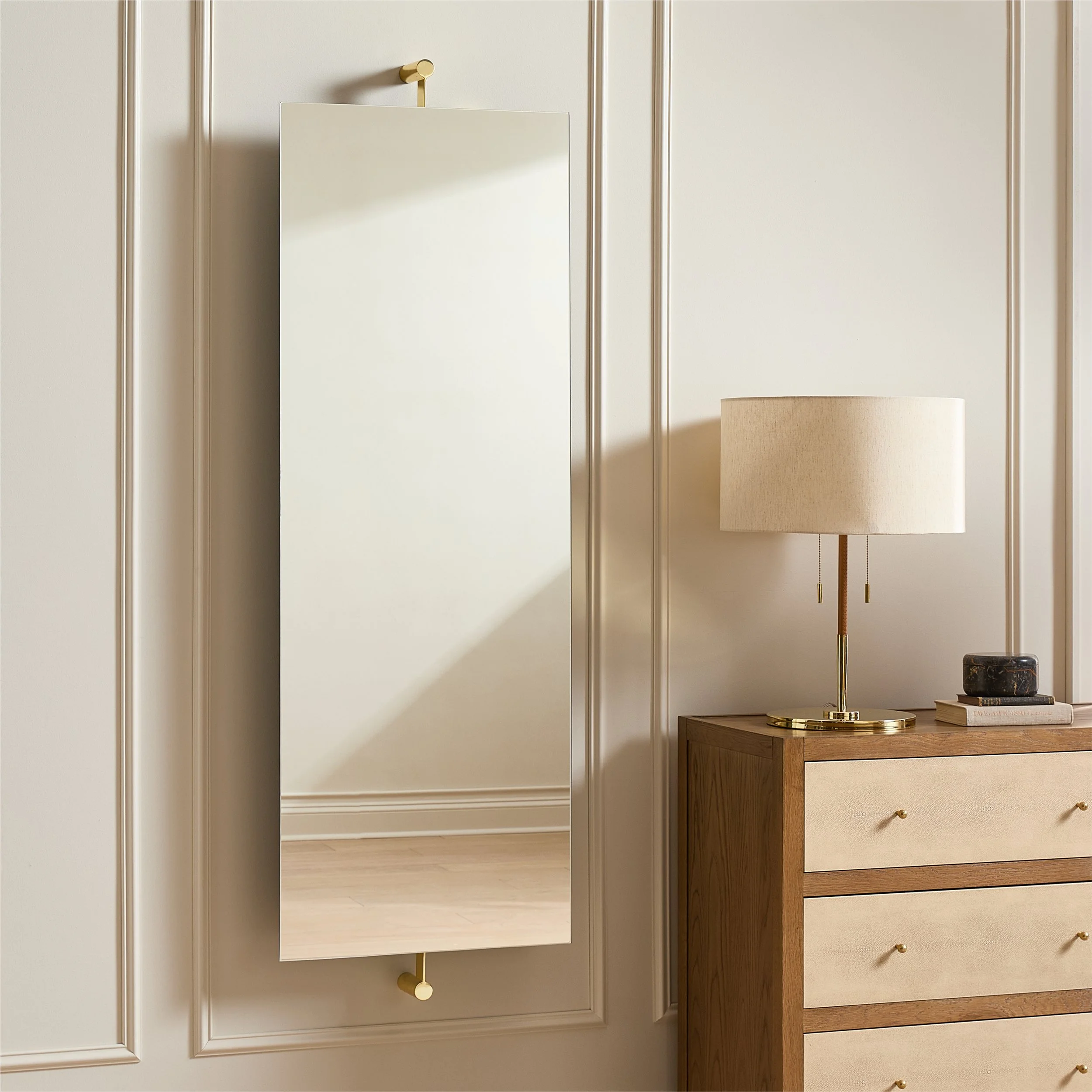 CB2_S25_508_Lamps_OFF_039.jpg