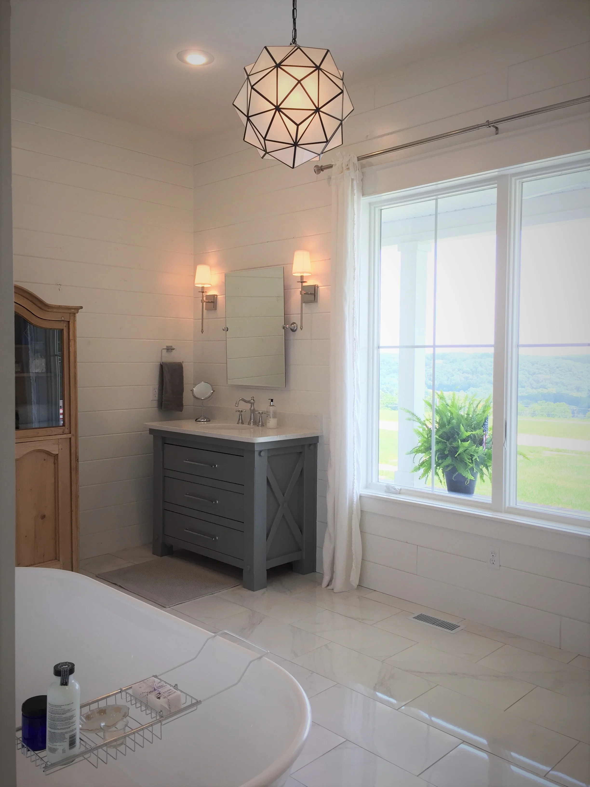 MASTER BATH.JPG