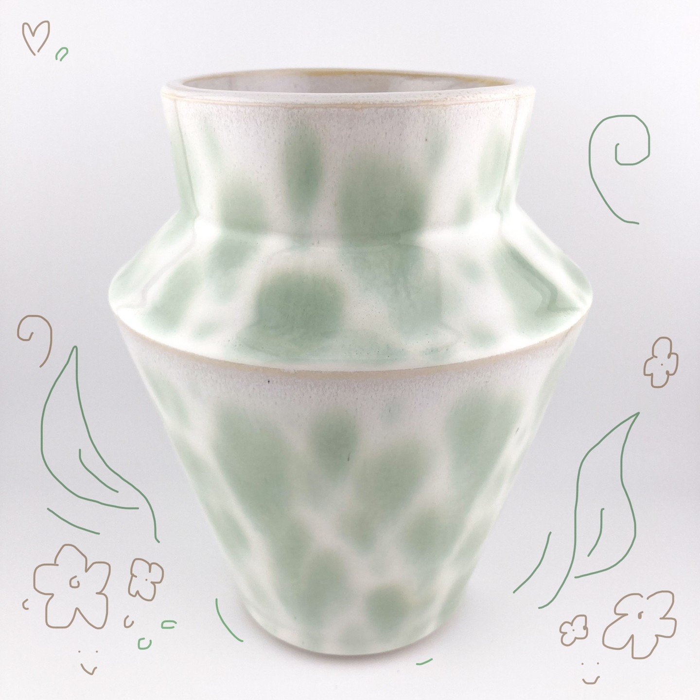 ~~ Green Spotted Vase ~~

🌿🦜🦑