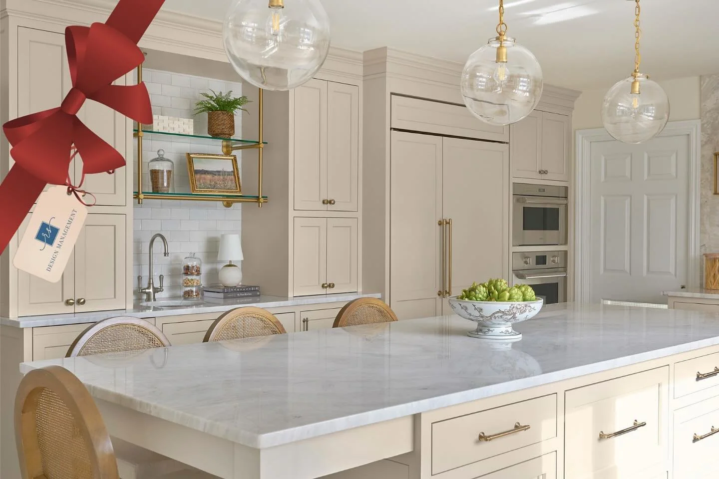 Officially the holiday season🎄

If a new kitchen made your wish list we can make it happen! No need to wait for Santa&hellip; just call us! 

Photo credit @vicwahbyphoto 
Cabinetry @village_handcrafted 
Design @rsdesignmanagement 

#kitchendesign #c