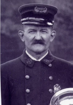 1918-1915 Warren Doremus