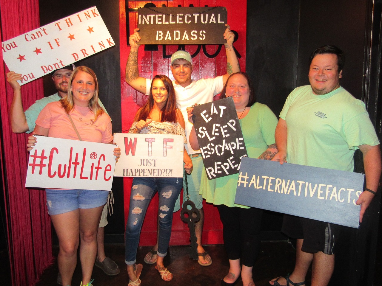 the-final-door-escape-room-columbia-sc-team-picture-01.jpg