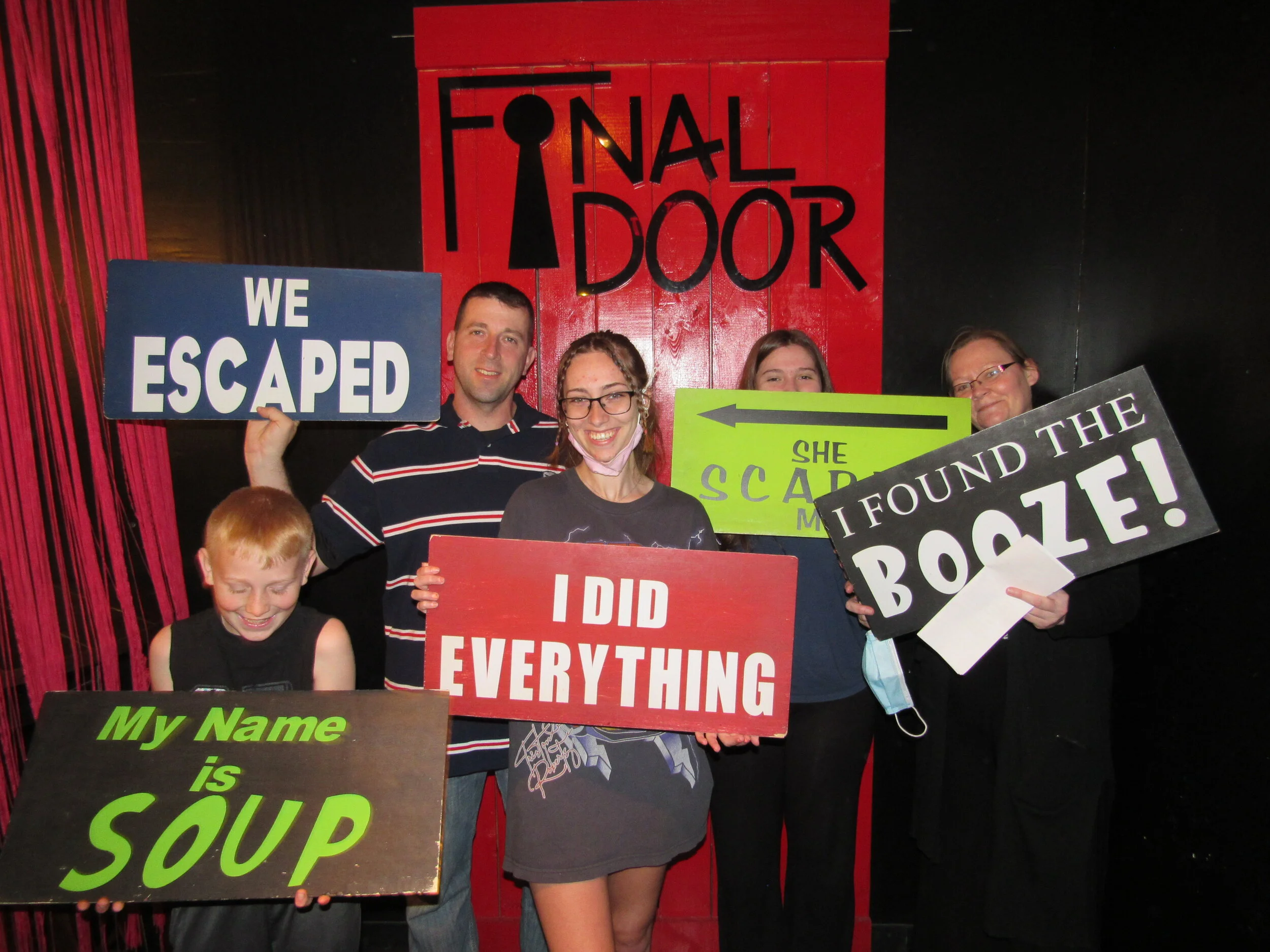 the-final-door-escape-room-columbia-sc-team-photos-04-11-21 (10).JPG