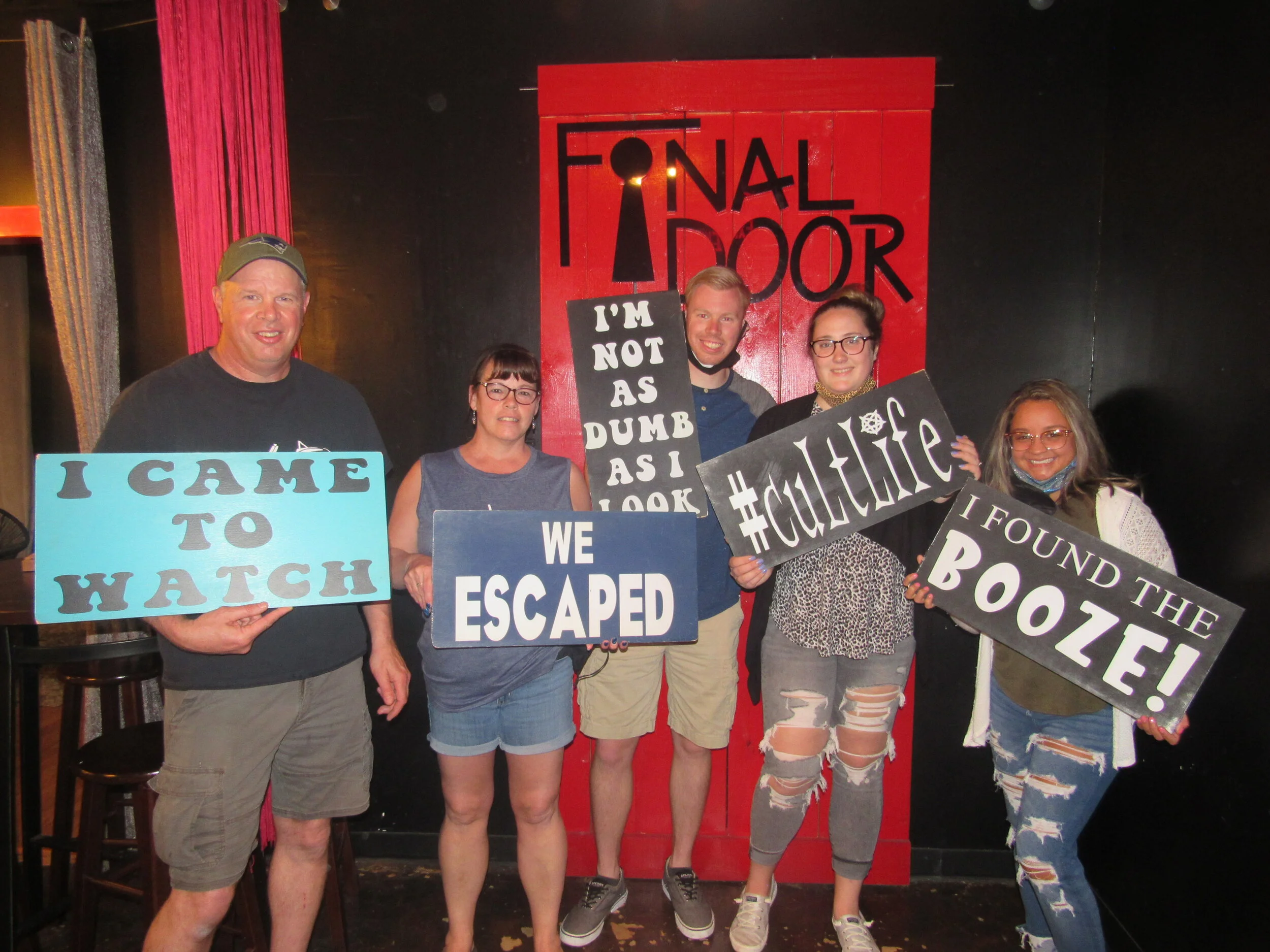 the-final-door-escape-room-columbia-sc-team-photos-04-26-21 (5).JPG