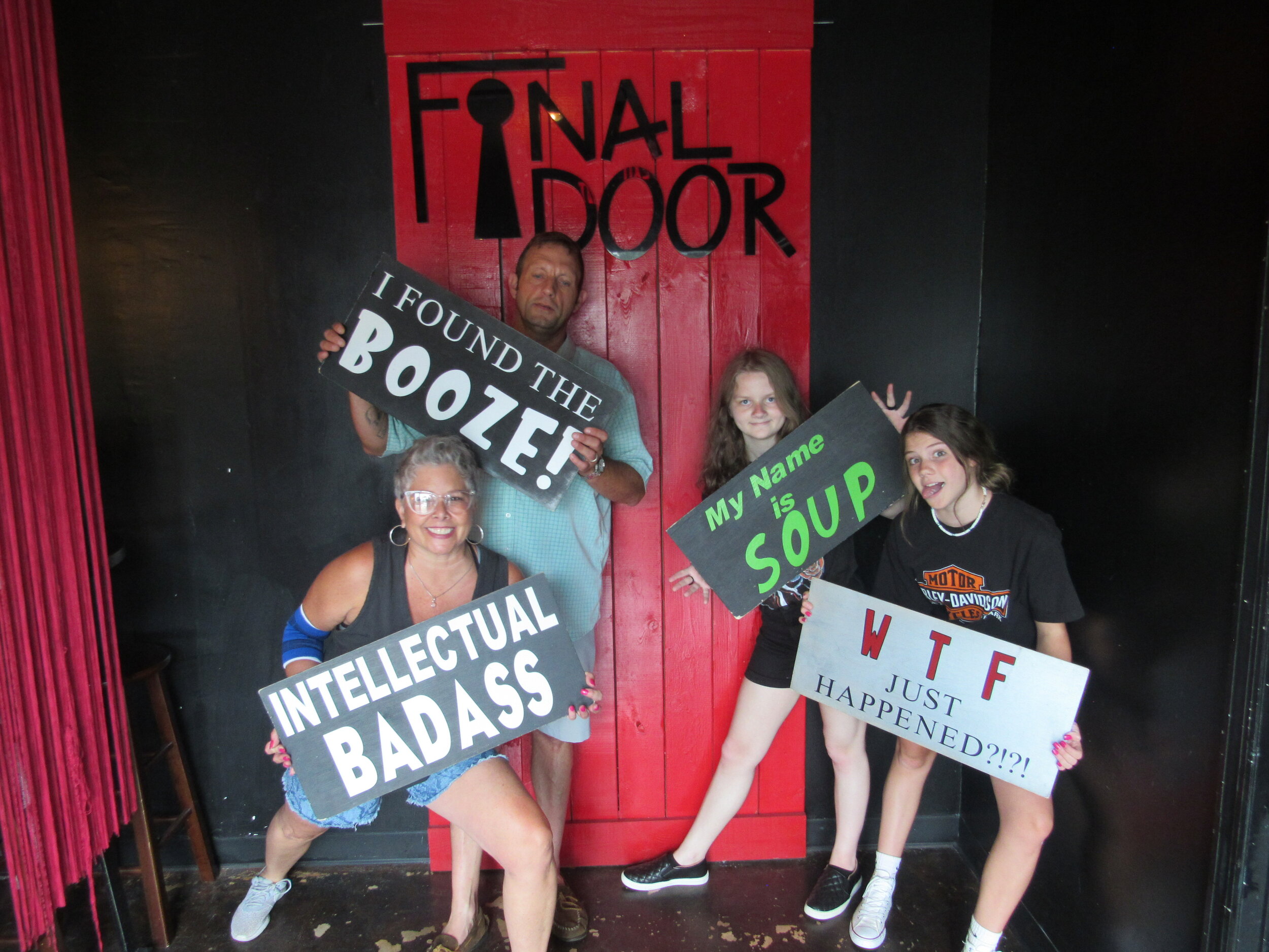 the-final-door-escape-room-columbia-sc-team-photos-07-09-21 (3).JPG