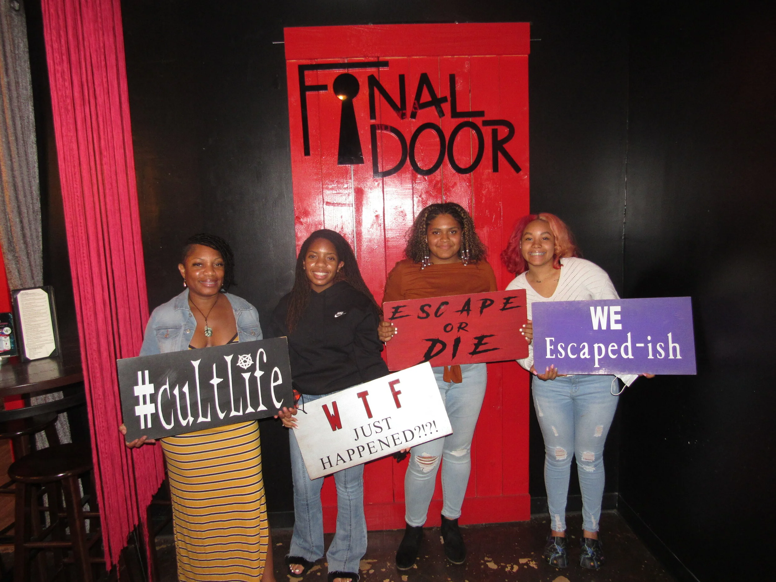 the-final-door-escape-room-columbia-sc-team-photos-09-05-21 (18).JPG