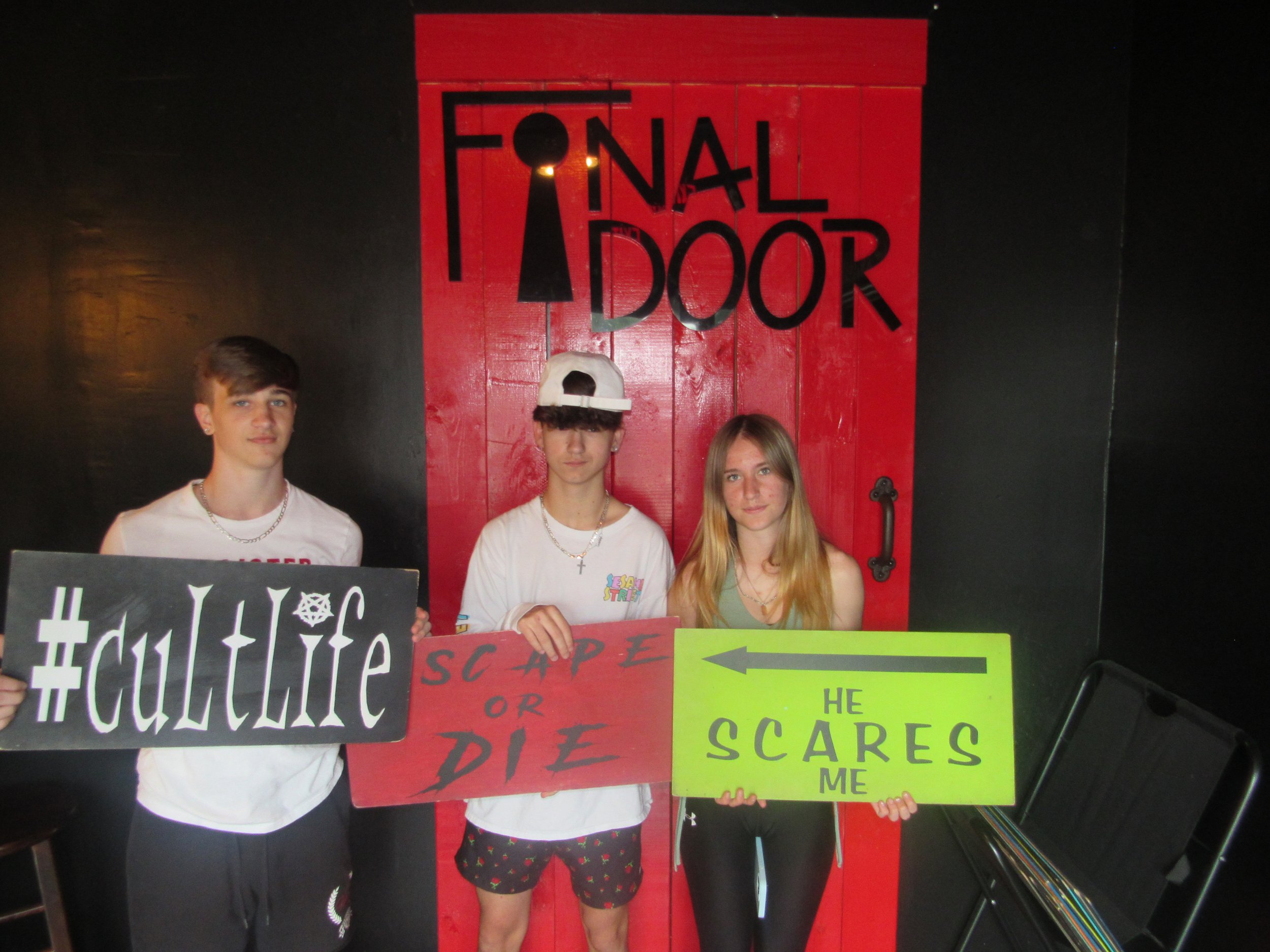 the-final-door-escape-room-columbia-sc-team-photos-05-15-22 (3).JPG