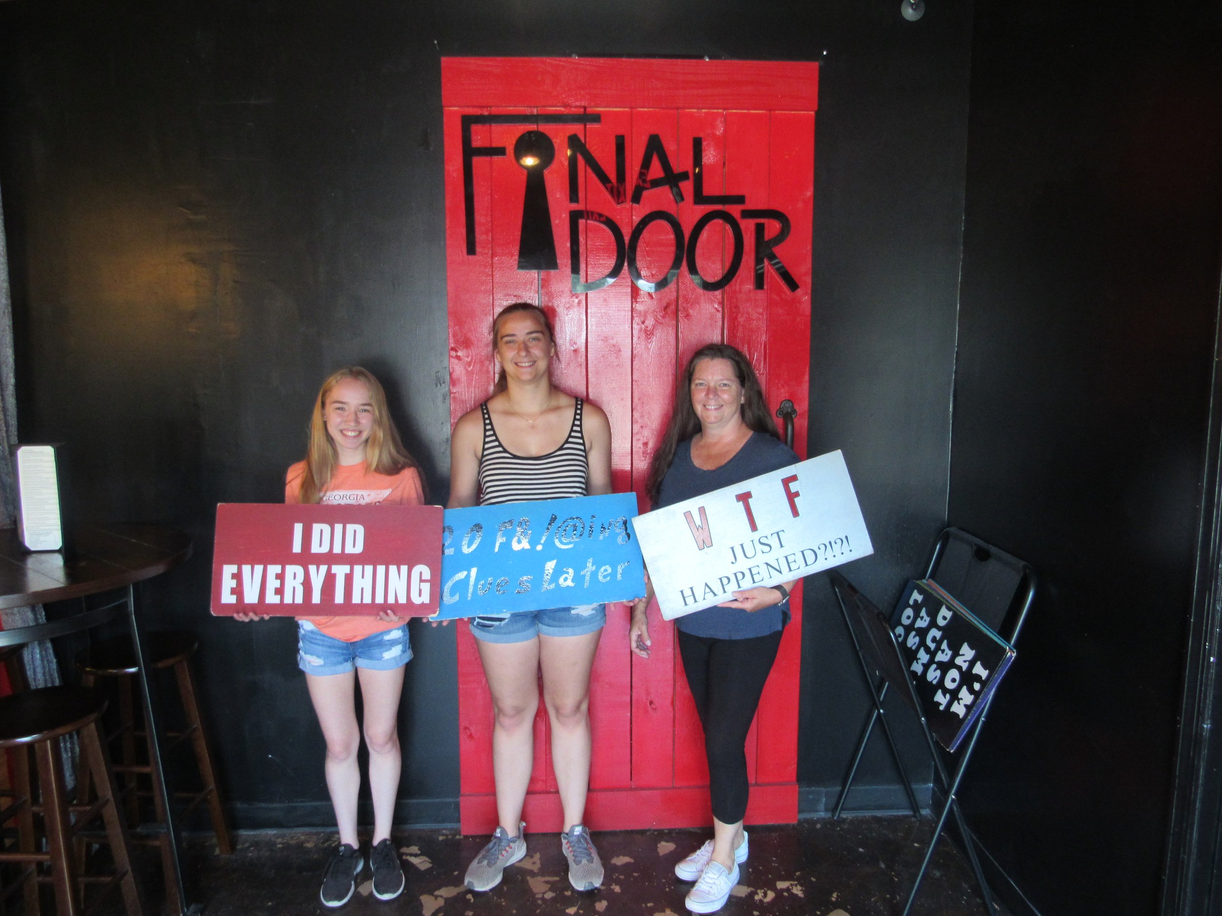 the-final-door-escape-room-columbia-sc-team-photos-06-10-22 (1).JPG
