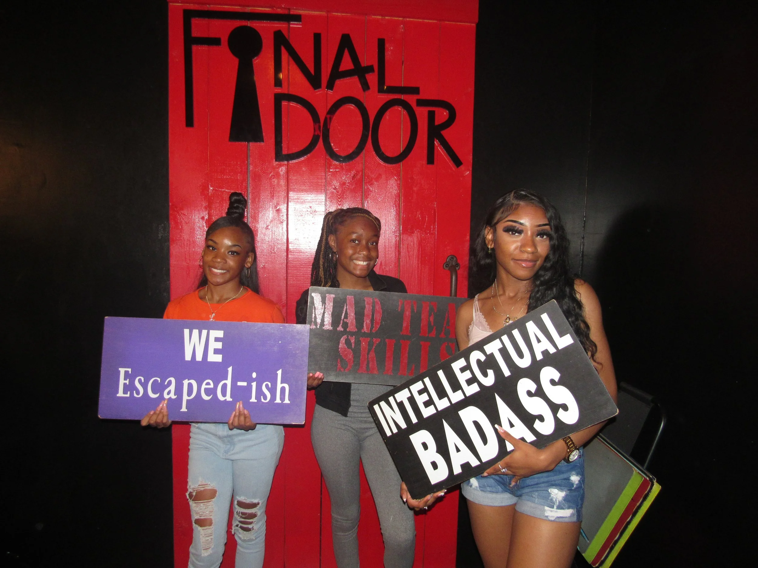 the-final-door-escape-room-columbia-sc-team-photos-08-20-22 (16).JPG