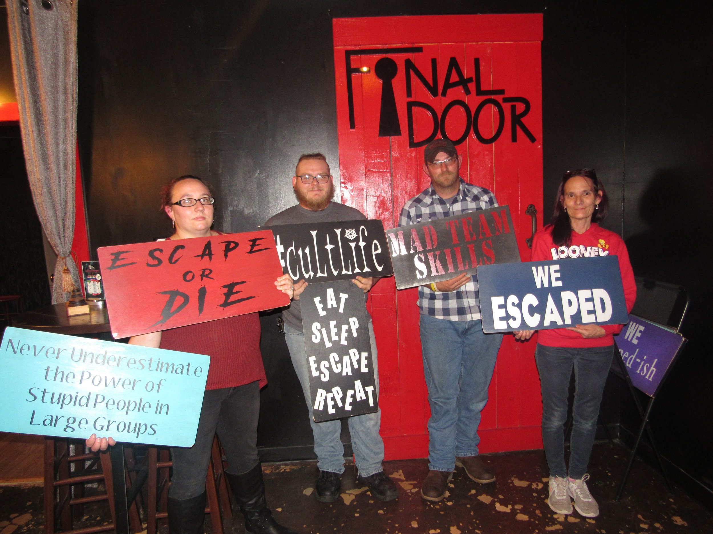 the-final-door-escape-room-columbia-sc-team-photos-09-30-22  (7).JPG