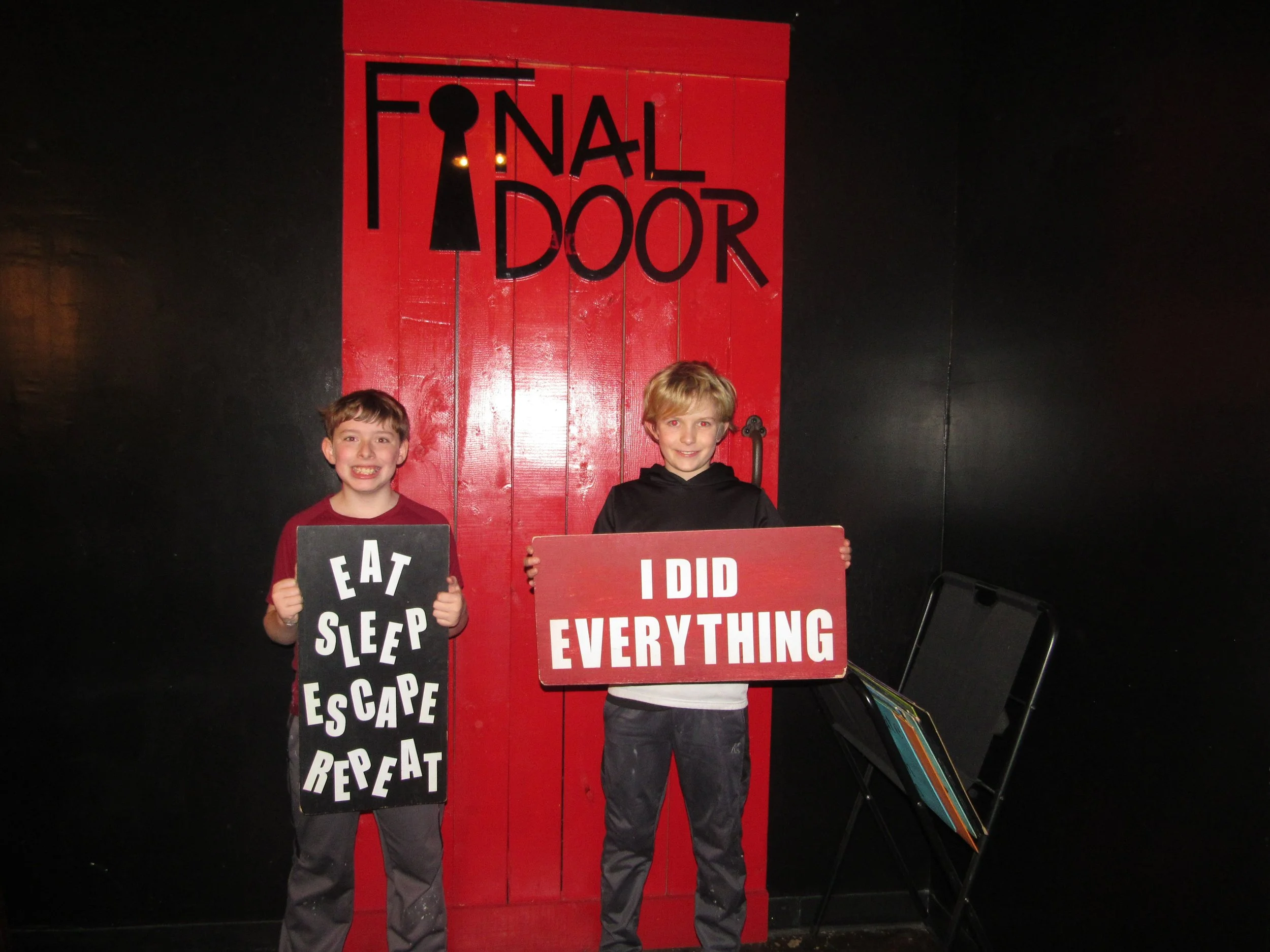 the-final-door-escape-room-columbia-sc-team-photos-11-18-22  (4).JPG