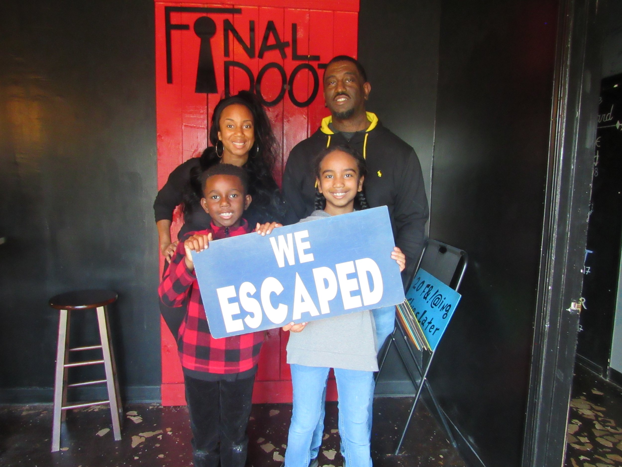 the-final-door-escape-room-columbia-sc-team-photos-11-28-22  (1).JPG