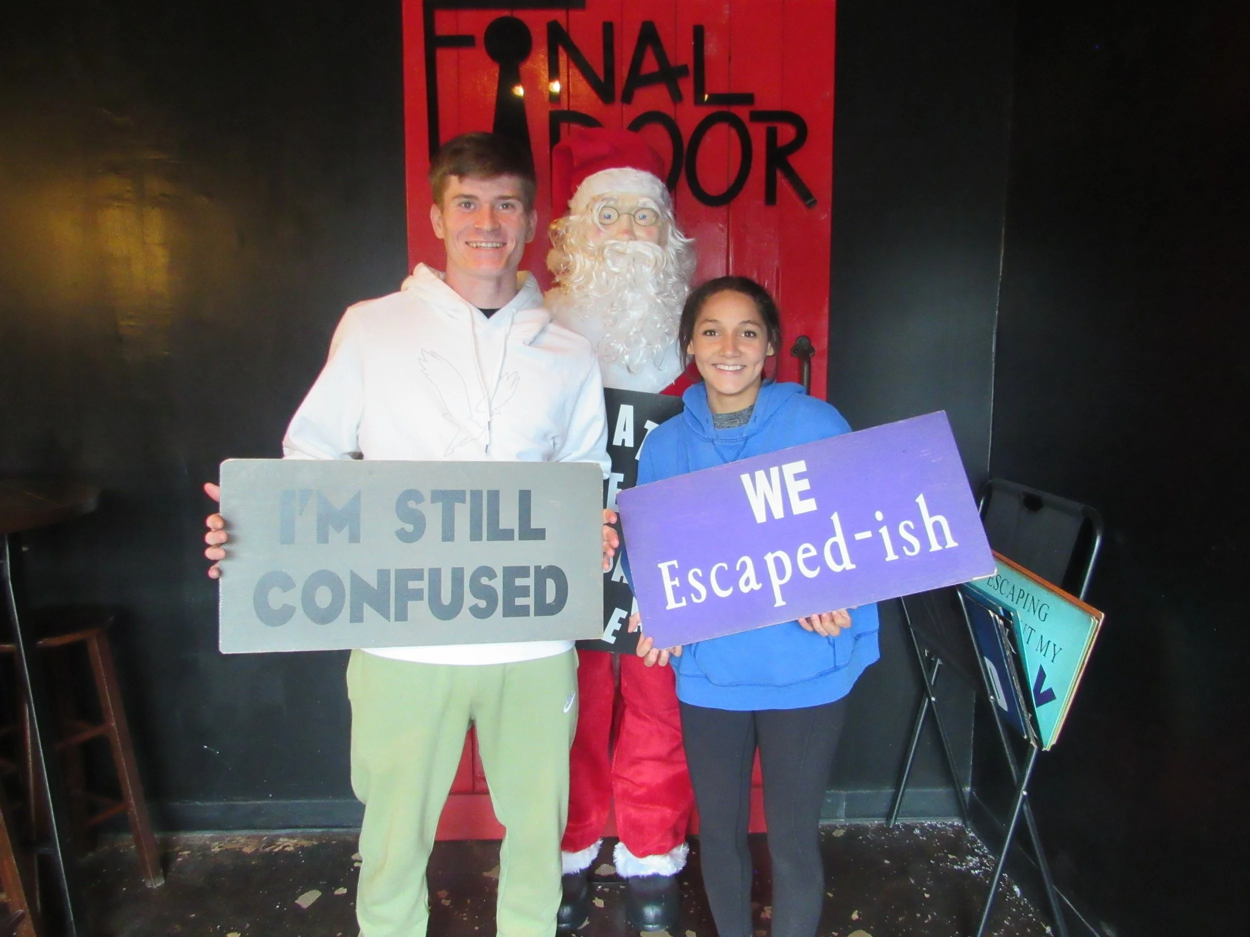 the-final-door-escape-room-columbia-sc-team-photos-12-10-22 (3).JPG