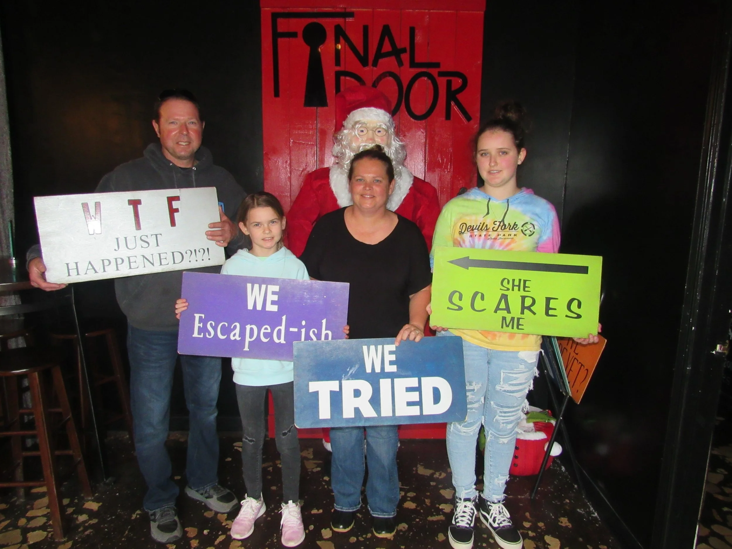 the-final-door-escape-room-columbia-sc-team-photos-12-10-22 (5).JPG