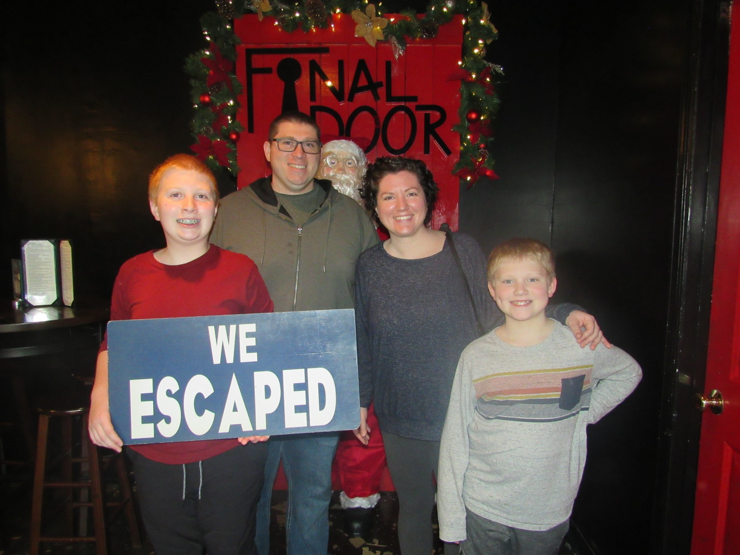 the-final-door-escape-room-columbia-sc-team-photos-12-17-22 (5).JPG