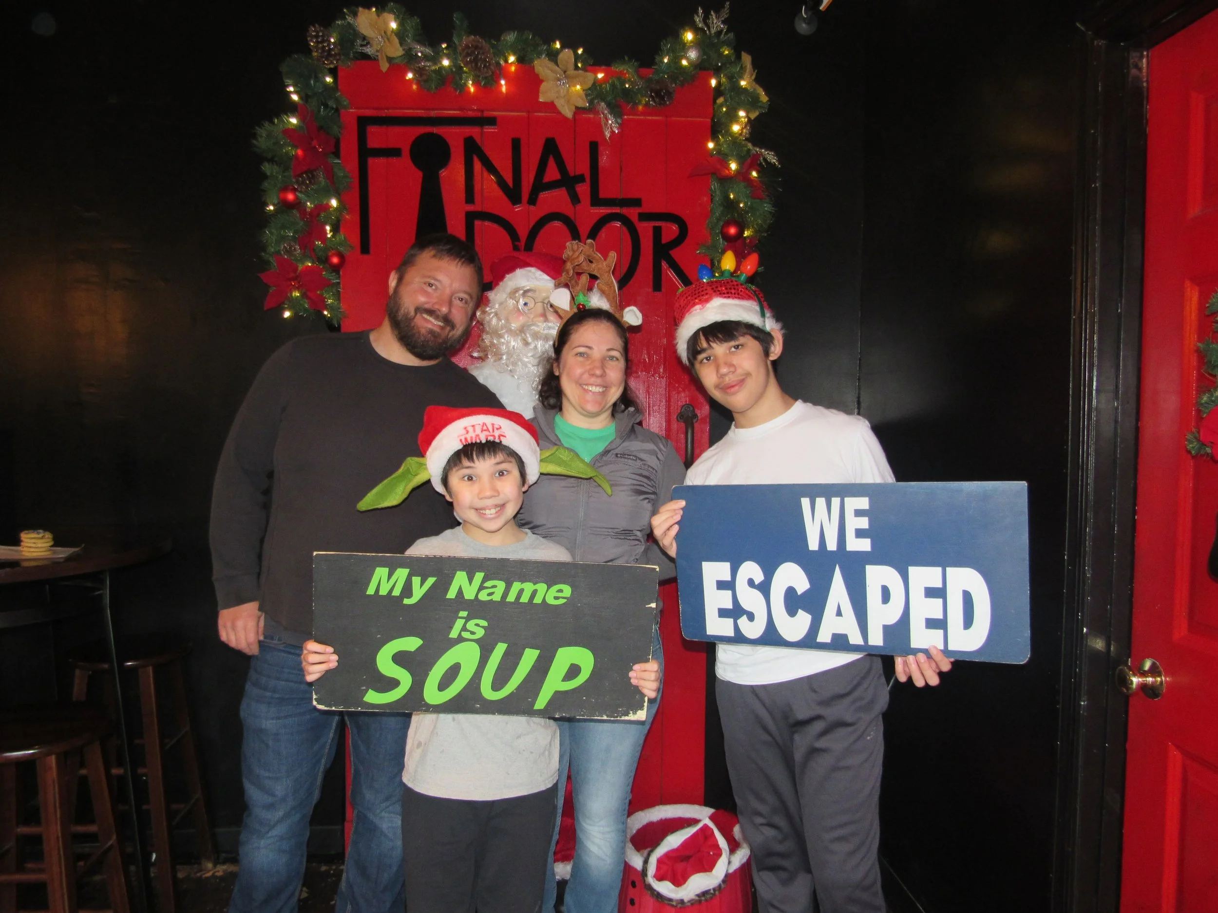the-final-door-escape-room-columbia-sc-team-photos-12-22-22 (4).JPG
