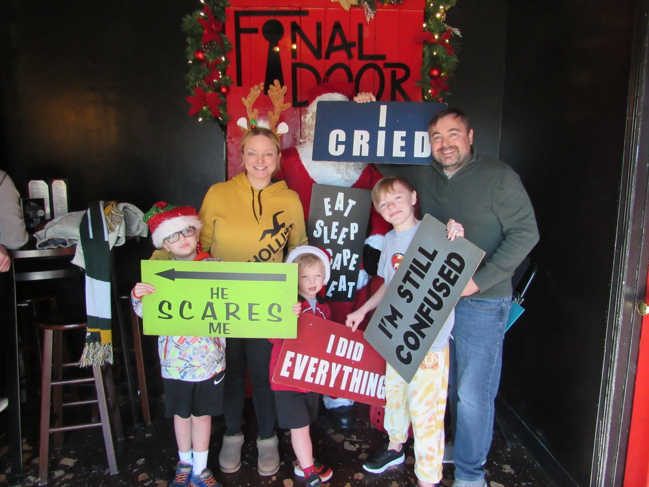 the-final-door-escape-room-columbia-sc-team-photos-12-26-22 (5).JPG