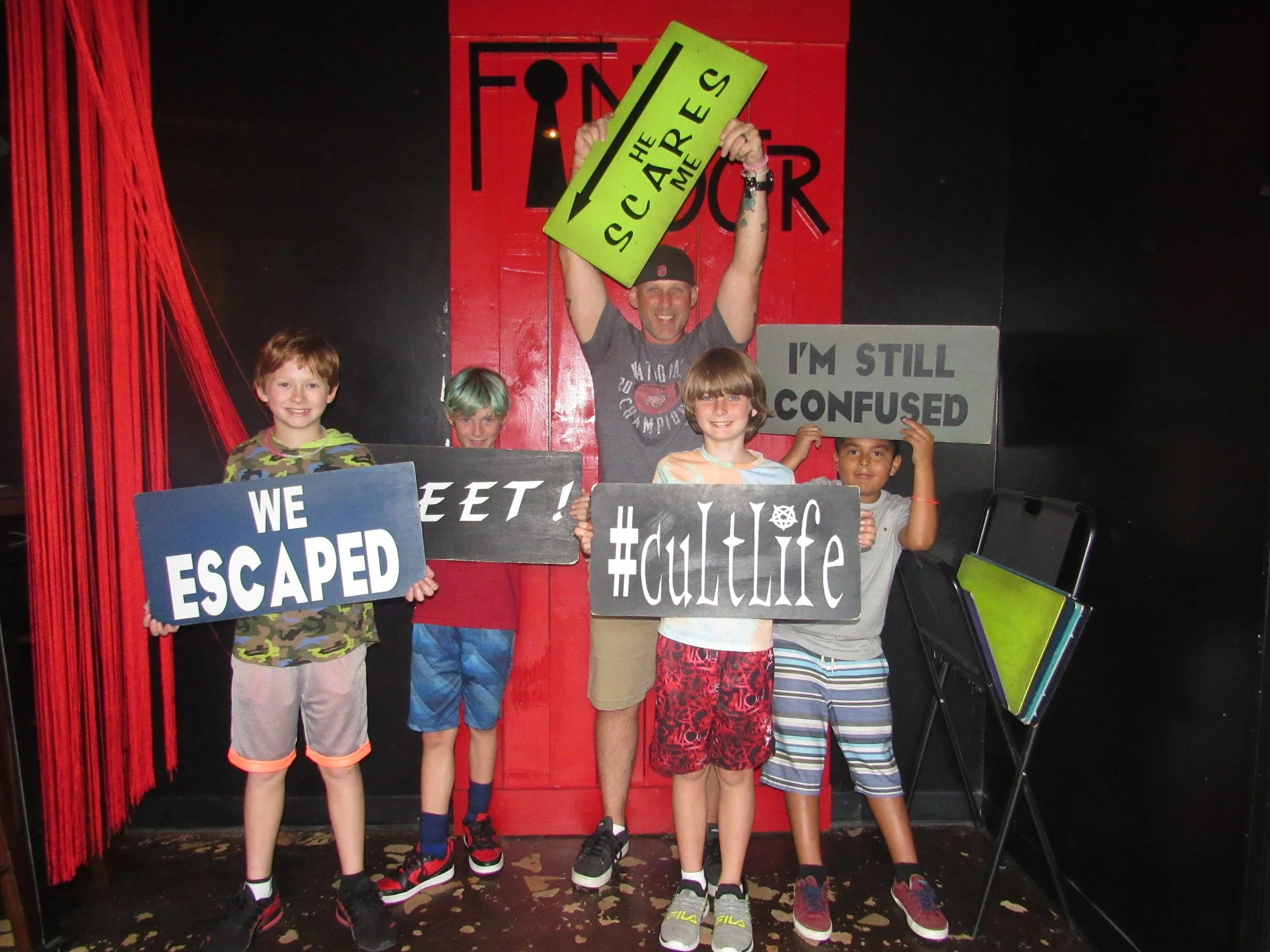 the-final-door-escape-room-columbia-sc-team-photos-09-09-23 (10).JPG