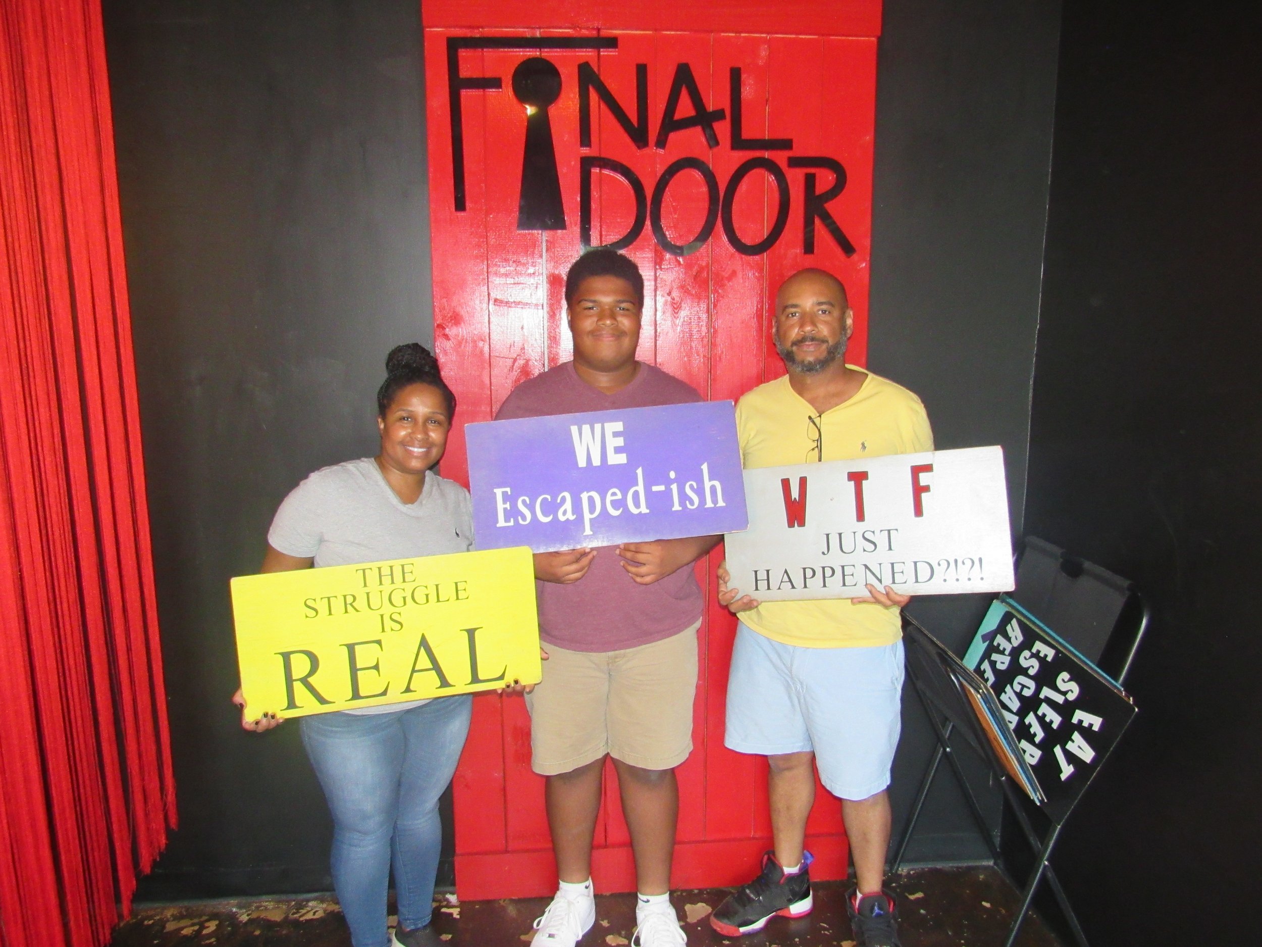 the-final-door-escape-room-columbia-sc-team-photos-09-30-23 (7).JPG