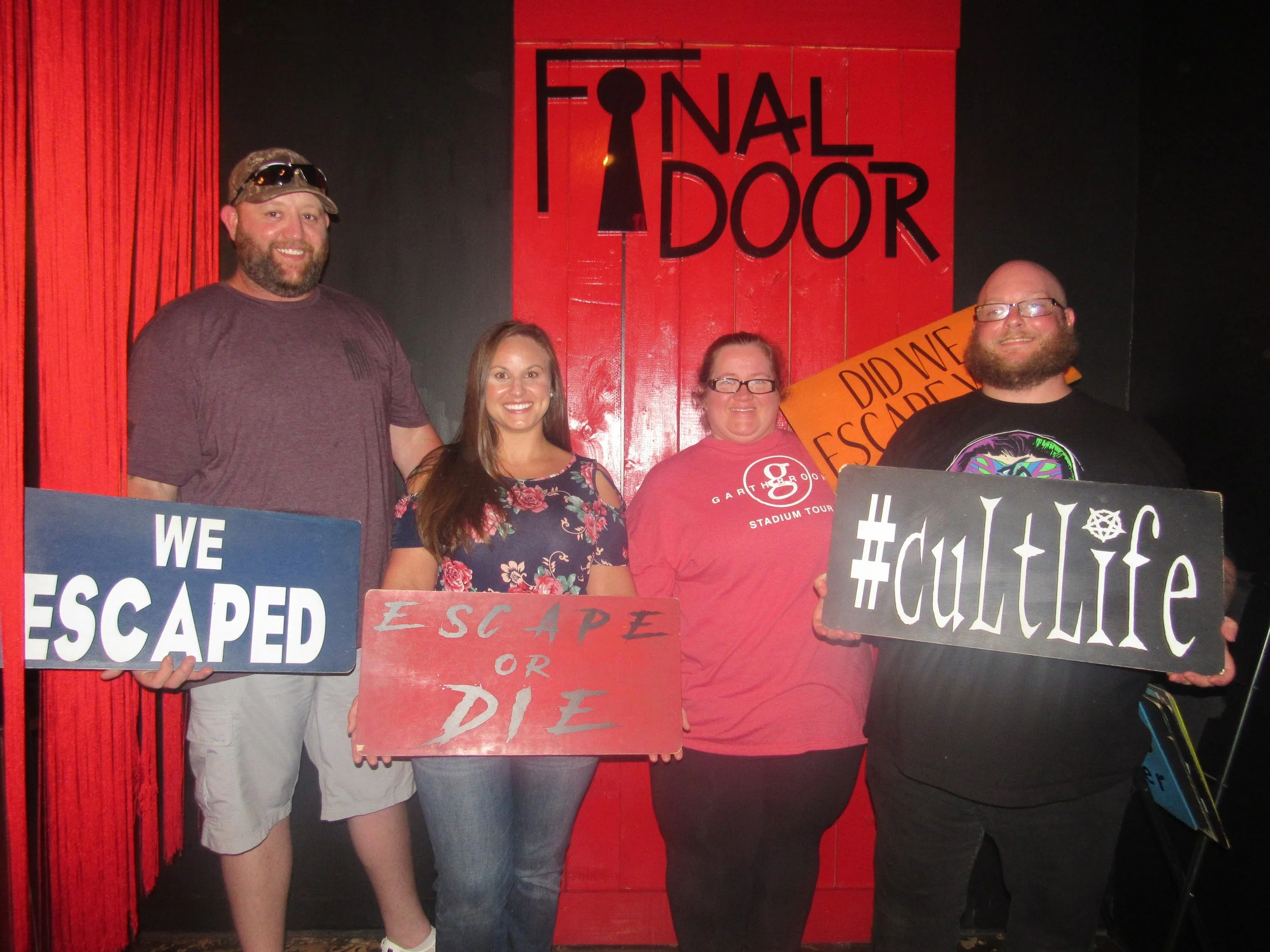 the-final-door-escape-room-columbia-sc-team-photos-10-06-23 (4).JPG