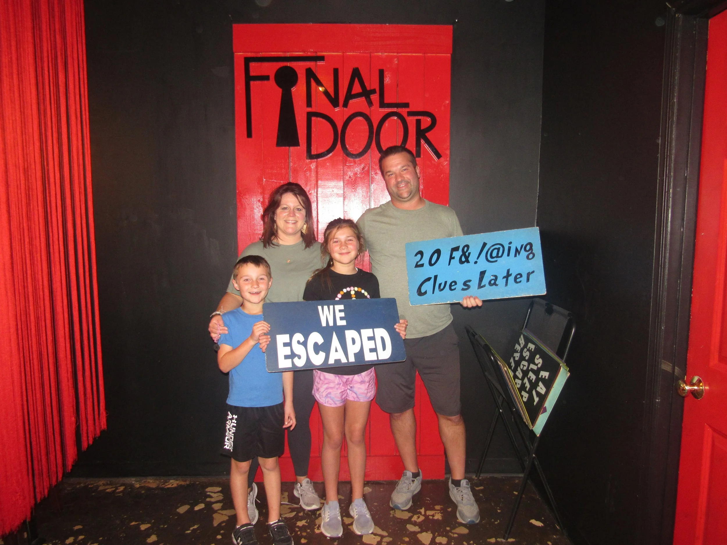 the-final-door-escape-room-columbia-sc-team-photos-10-07-23 (23).JPG