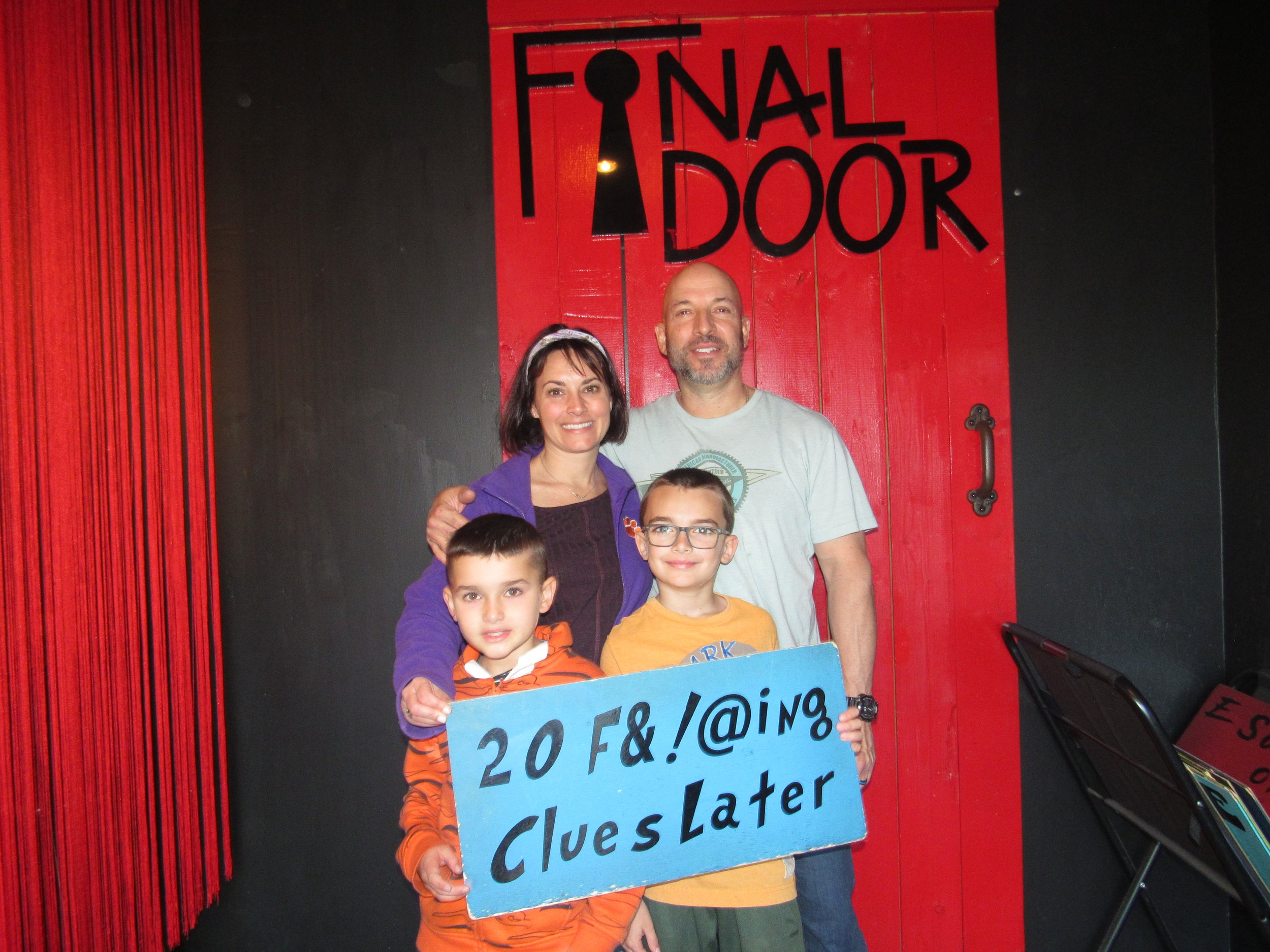 the-final-door-escape-room-columbia-sc-team-photos-04-04-24 (9).JPG