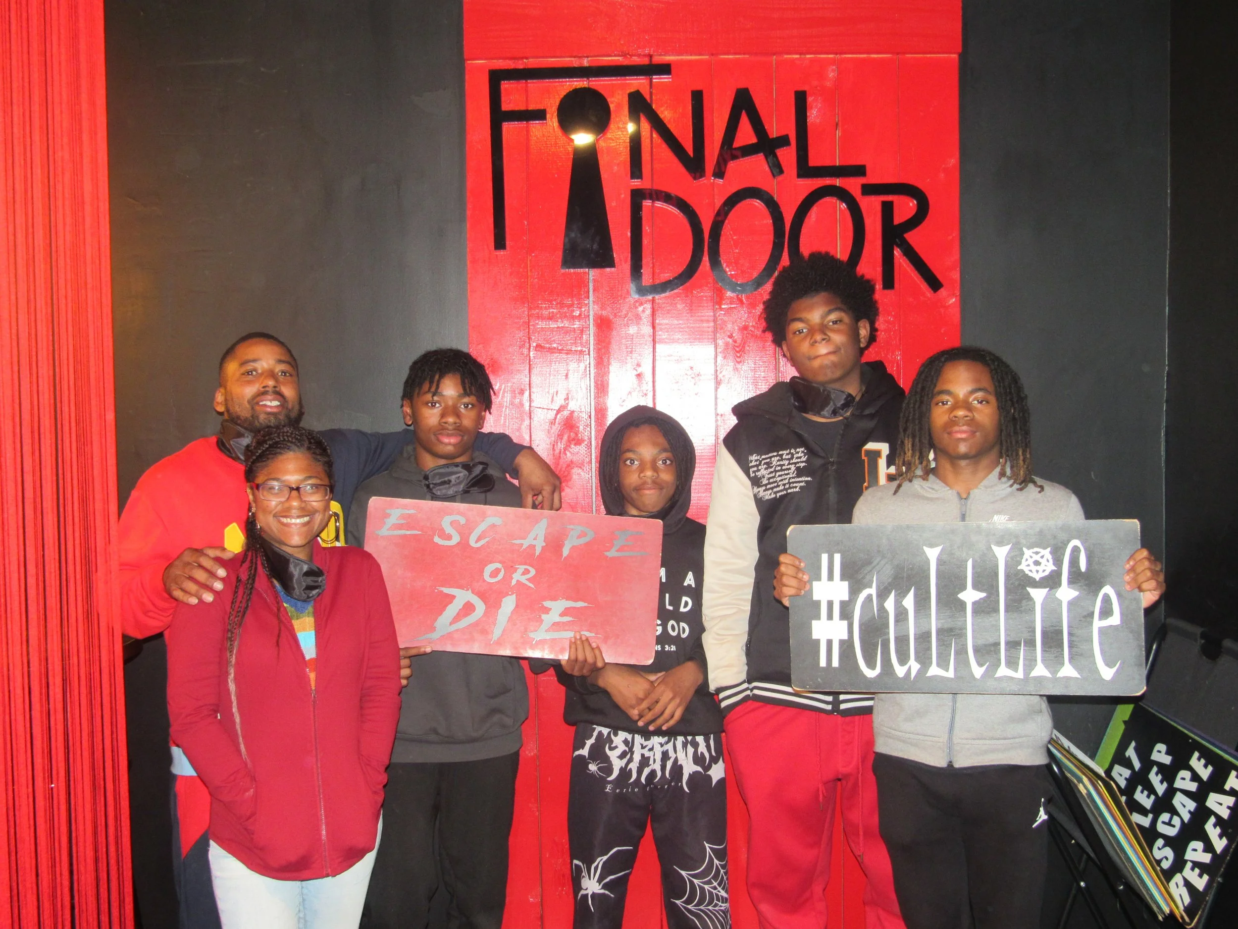 the-final-door-escape-room-columbia-sc-team-photos-11-23-24 (7).JPG