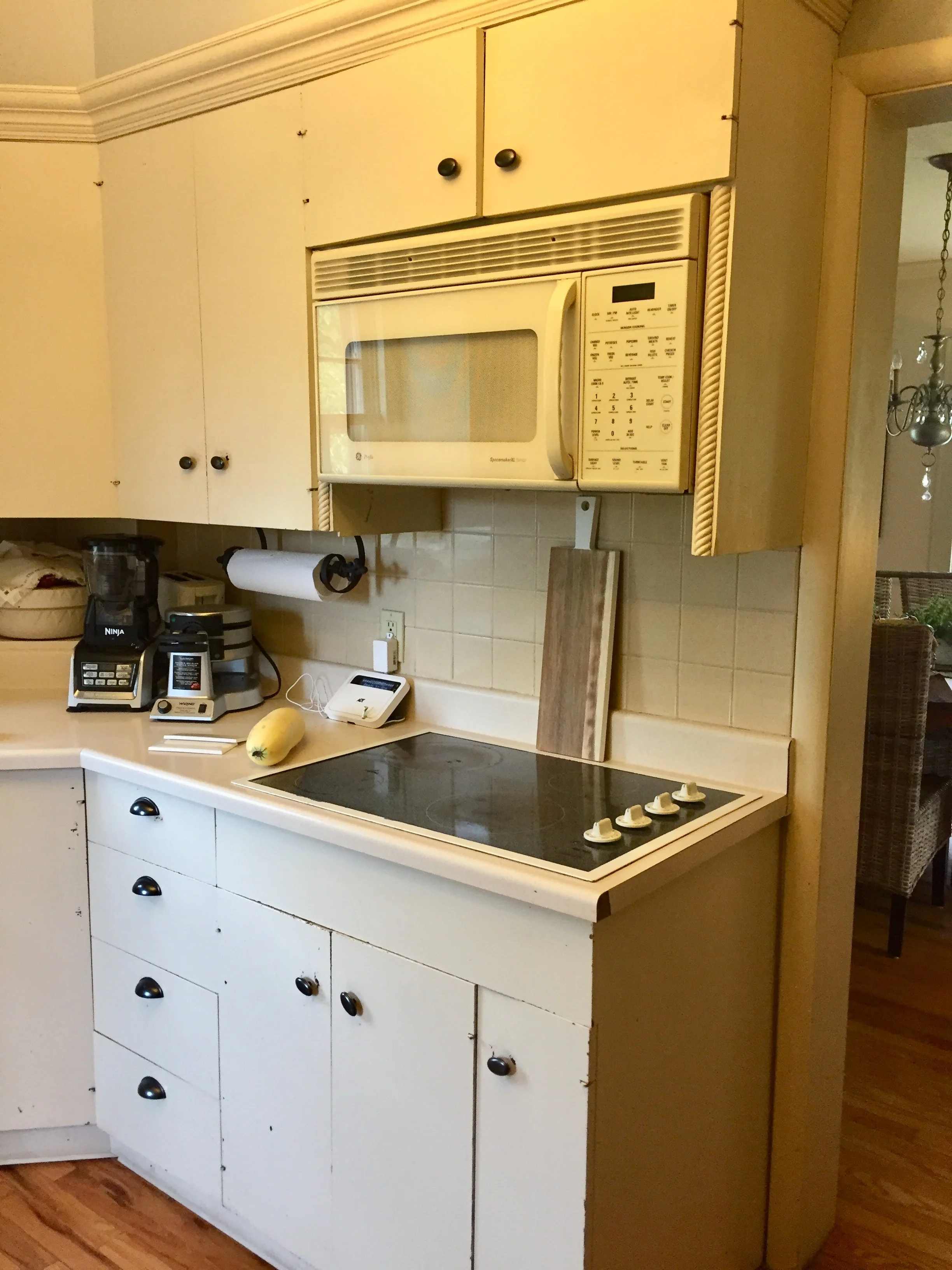  You get the impression that this kitchen layout was an afterthought 