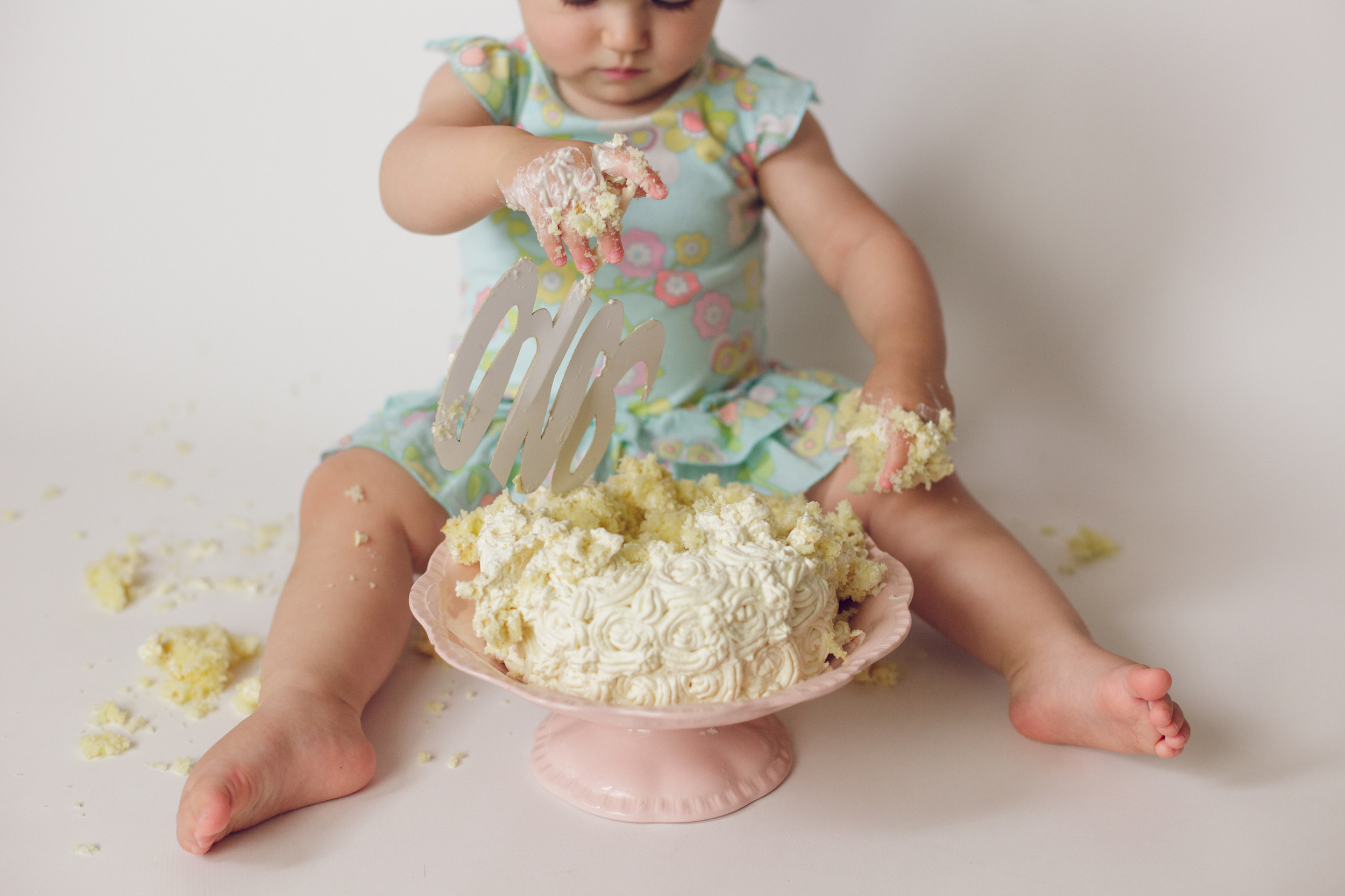 olivia cake smash -24.jpg