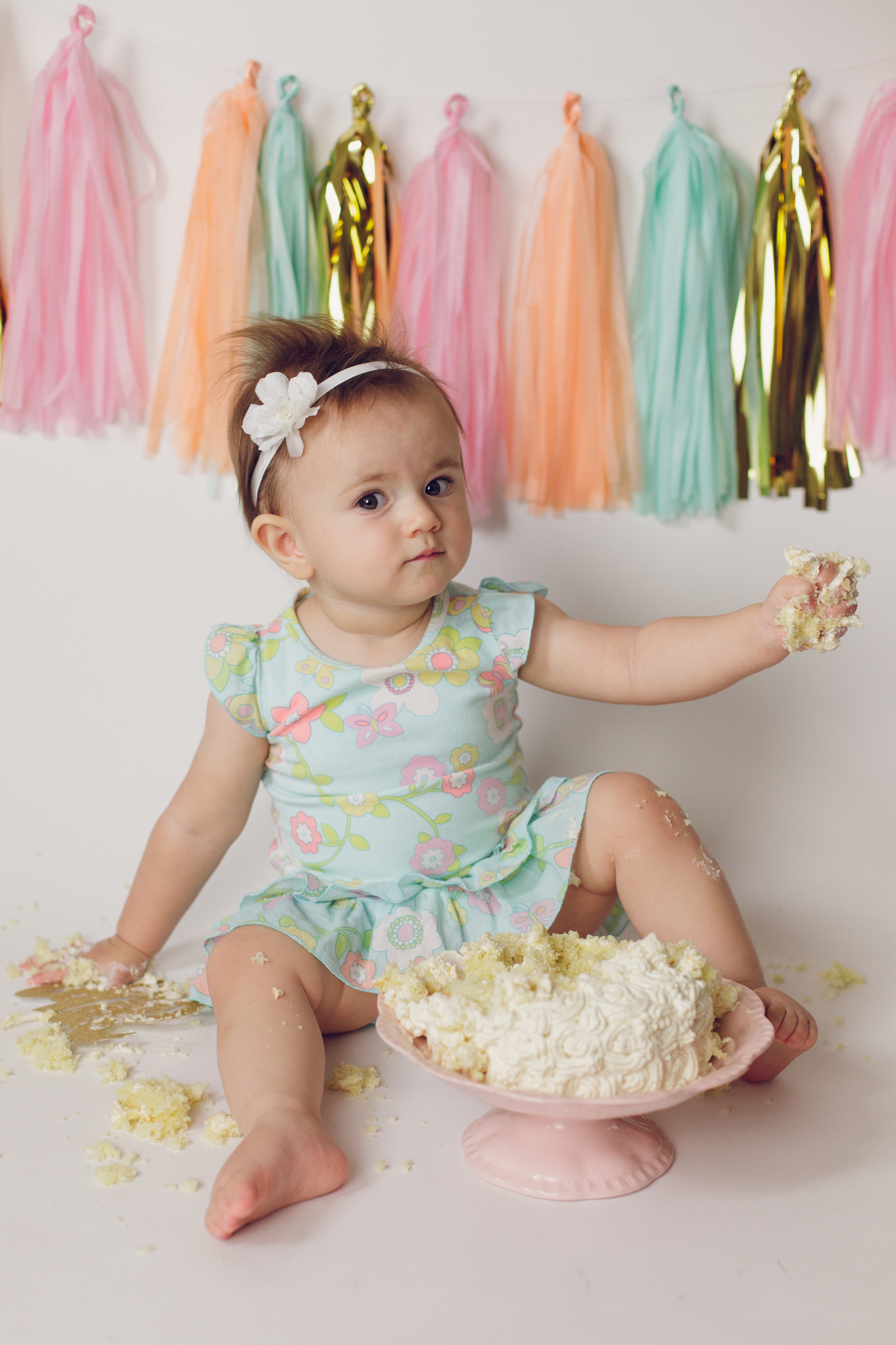 olivia cake smash -27.jpg