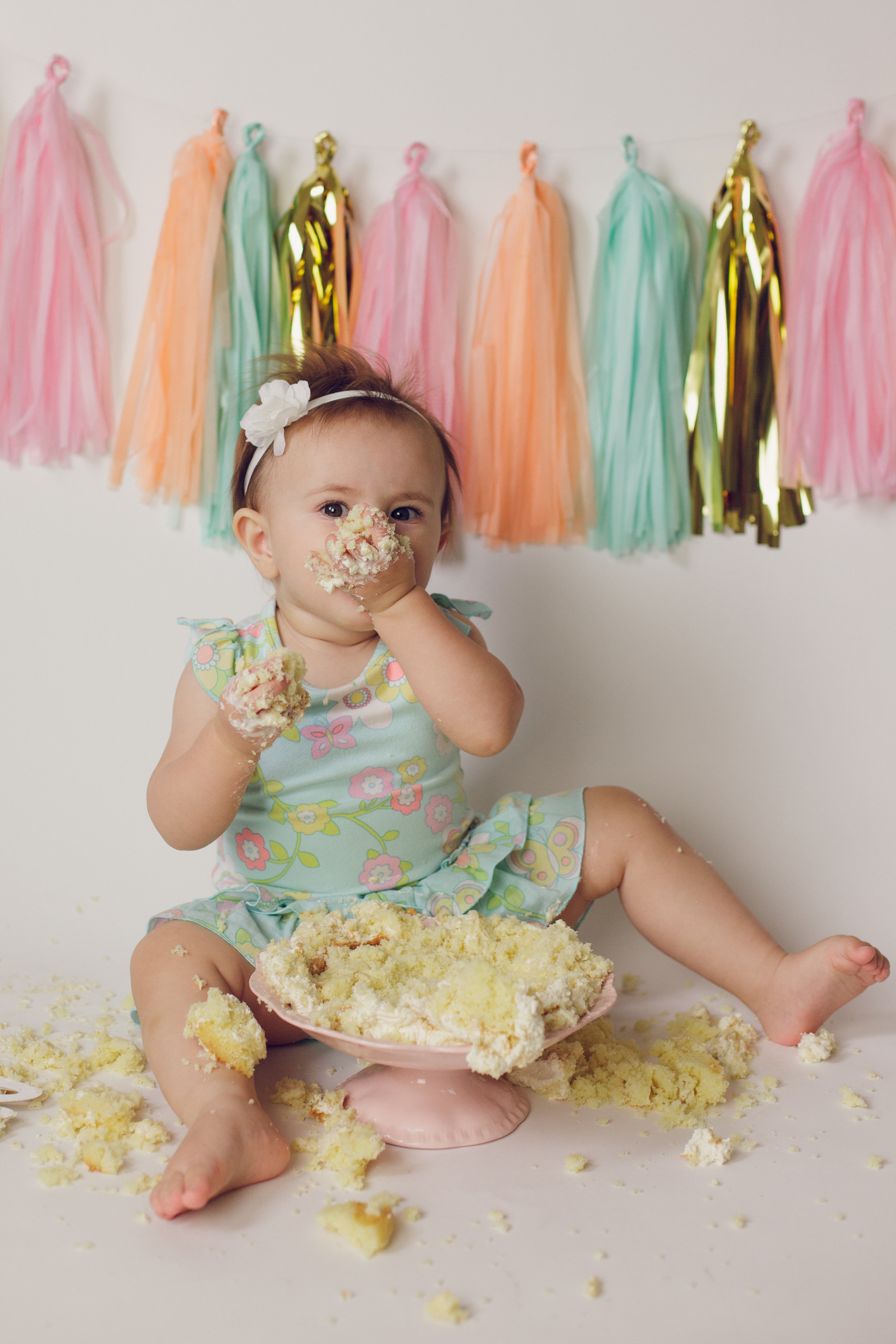 olivia cake smash -34.jpg