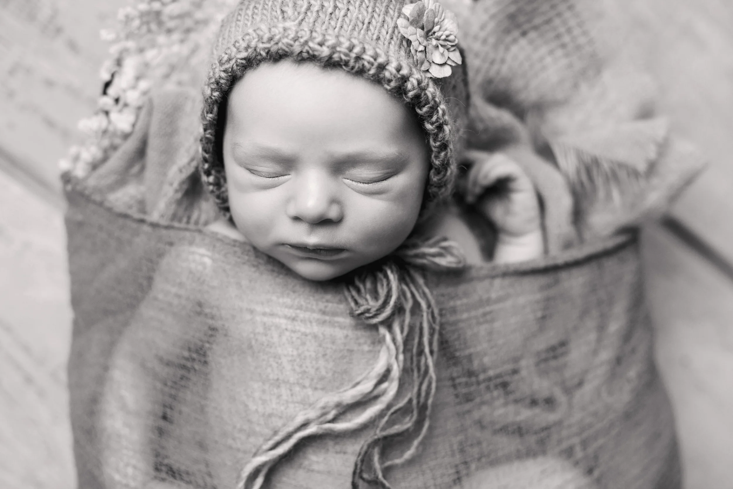winter newborn -58bw.jpg