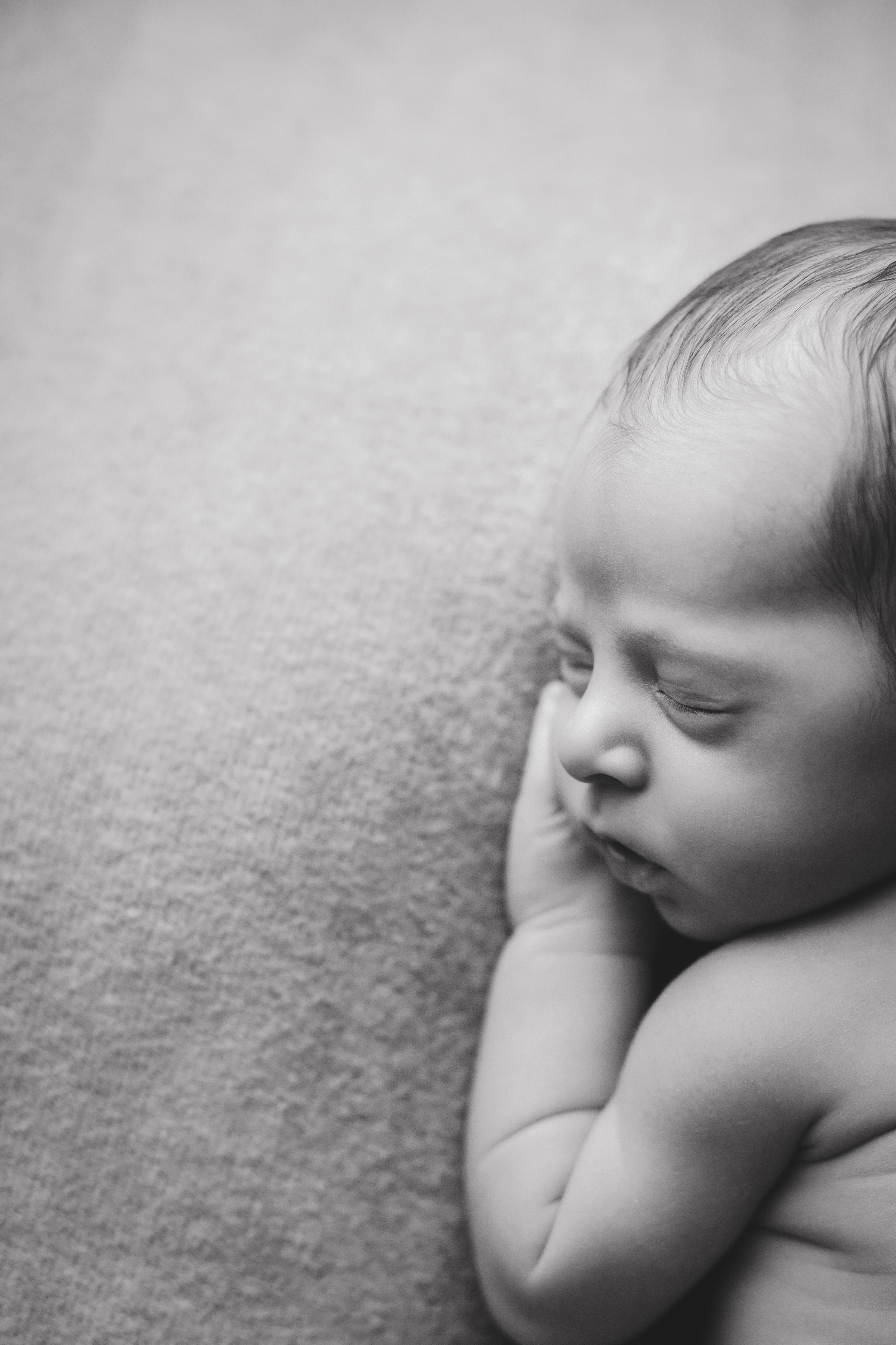 aaron newborn -22bw.jpg