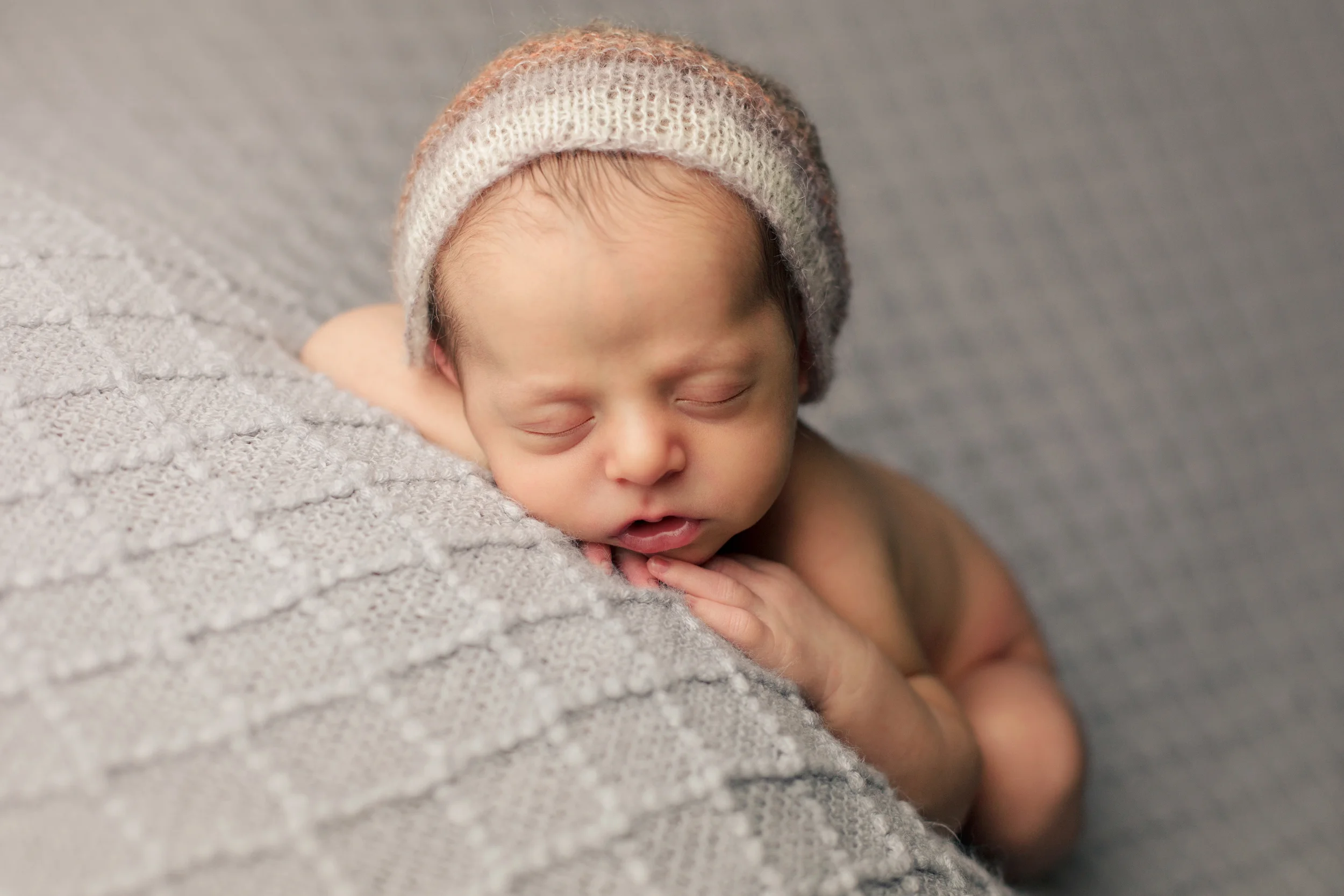 aaron newborn -34.jpg