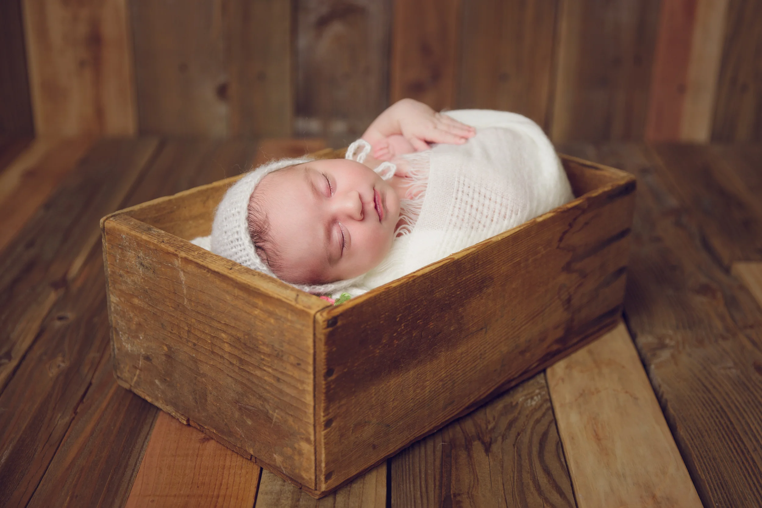 ruby newborn (78).jpg