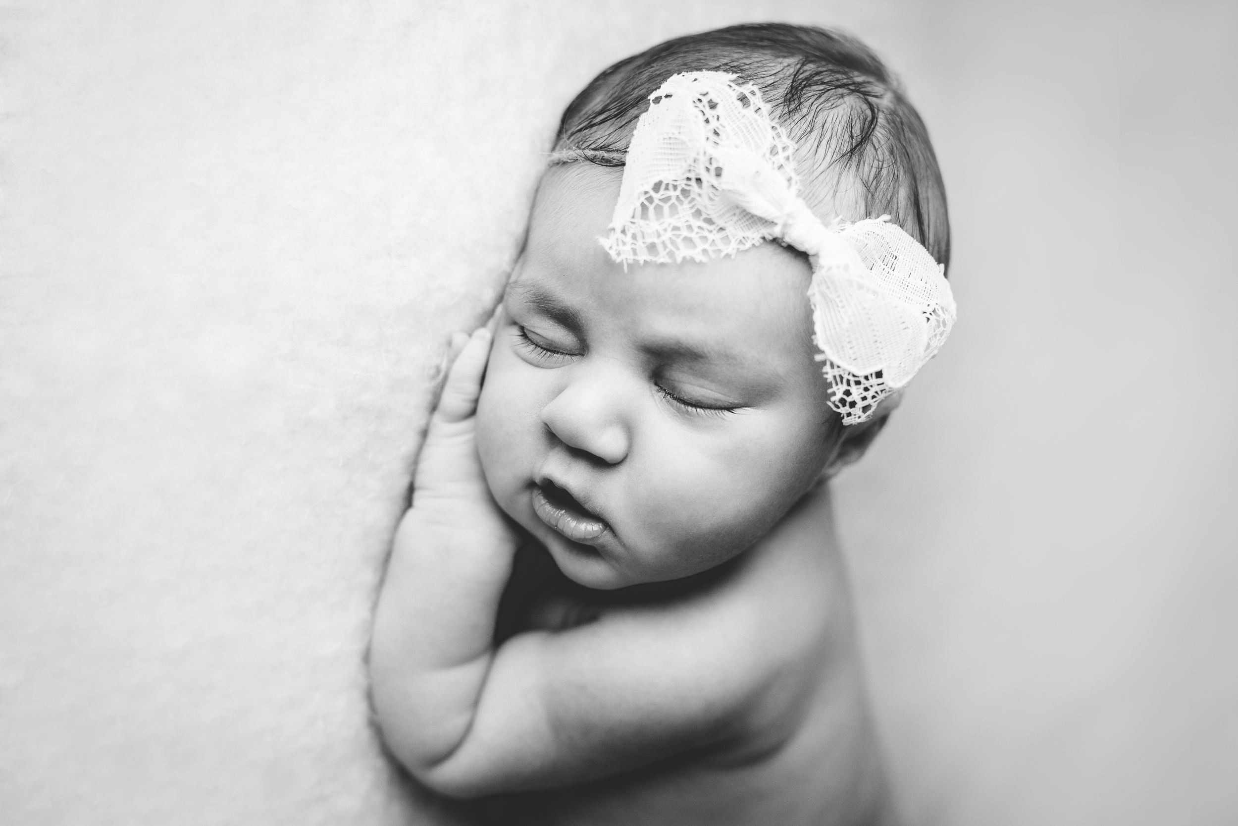 ruby newborn bw -3.jpg