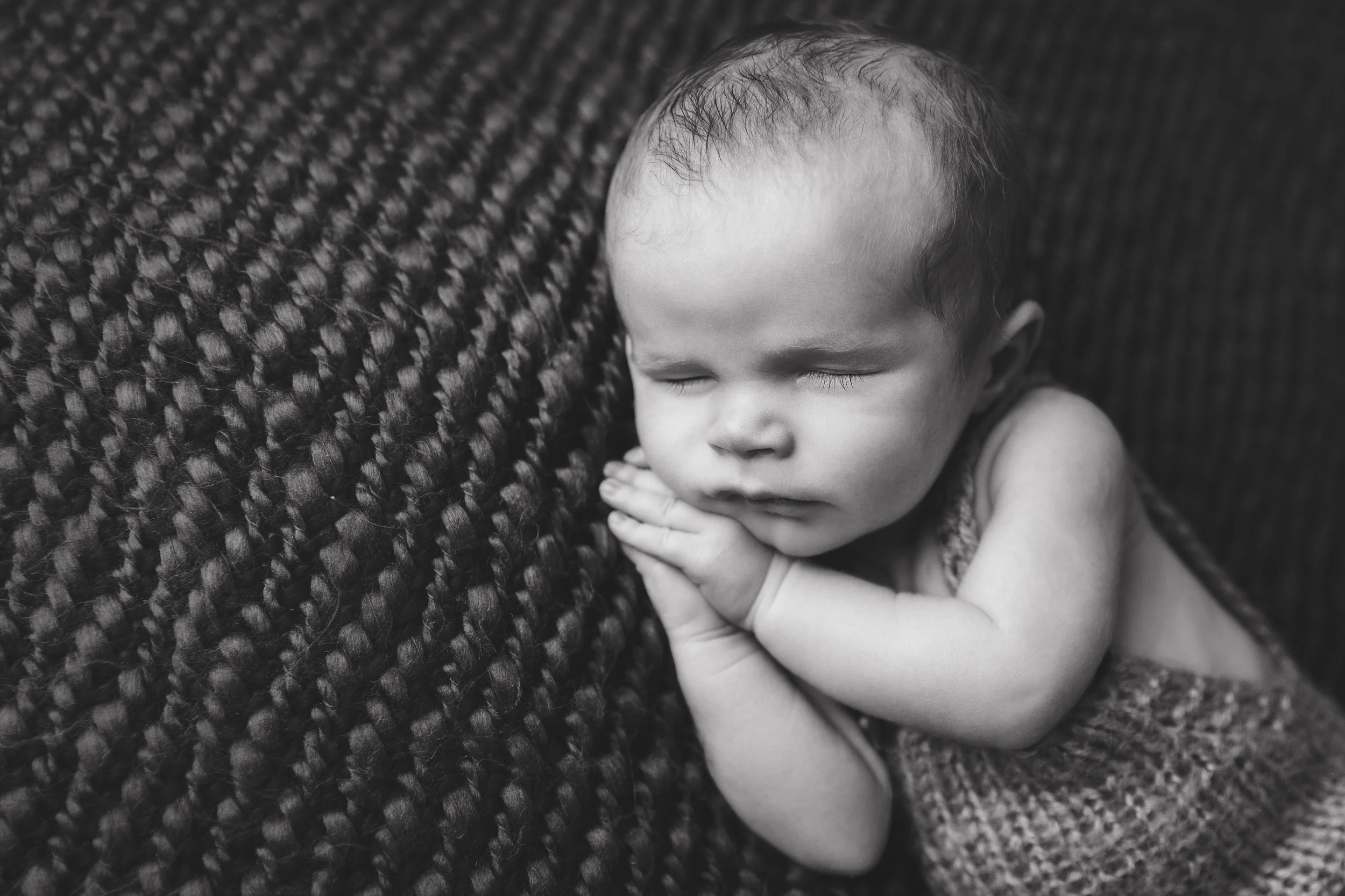 charlie newborn (19)bw.jpg