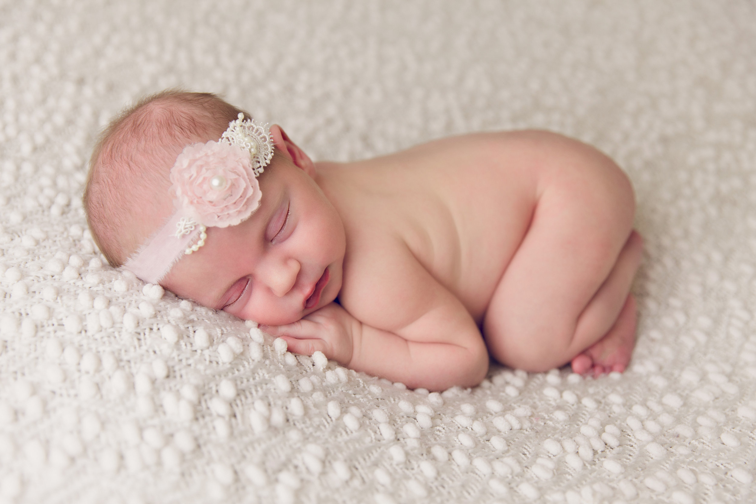 lily newborn -8.jpg