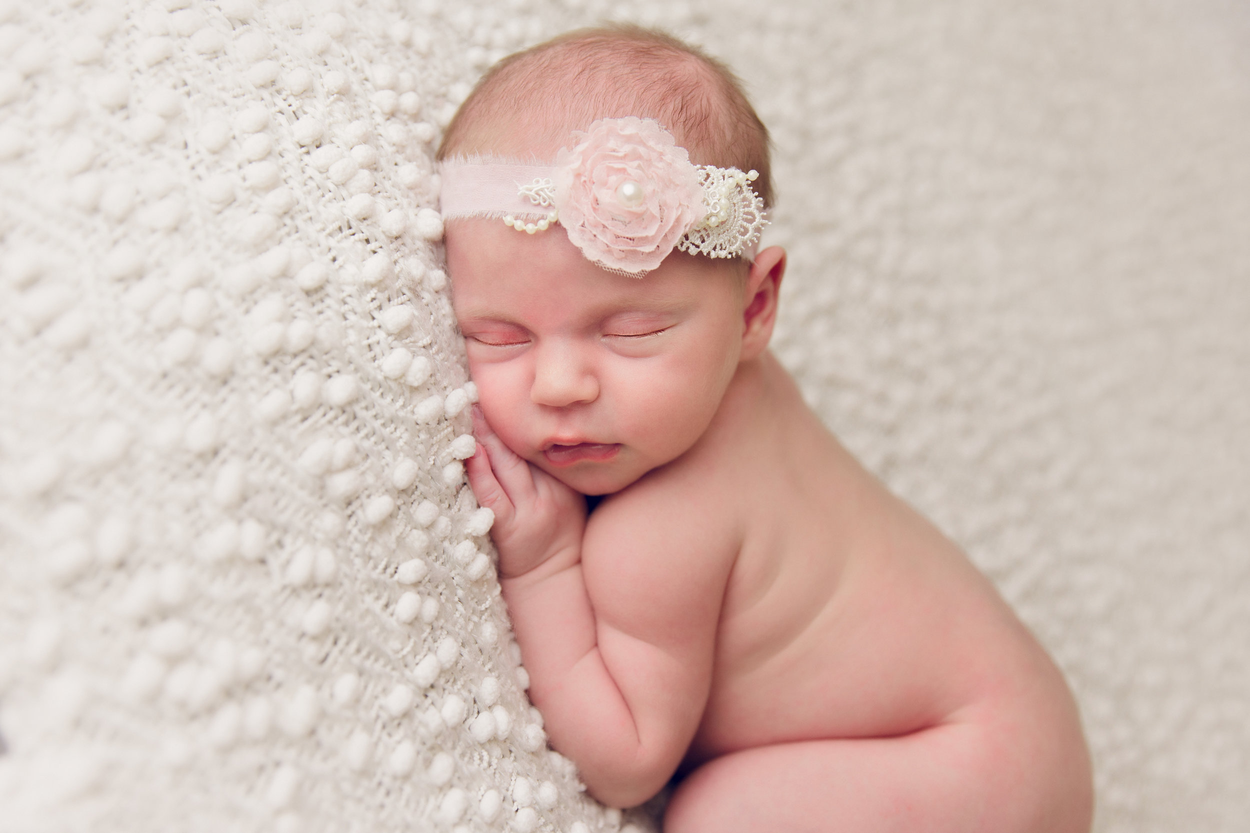 lily newborn -9.jpg