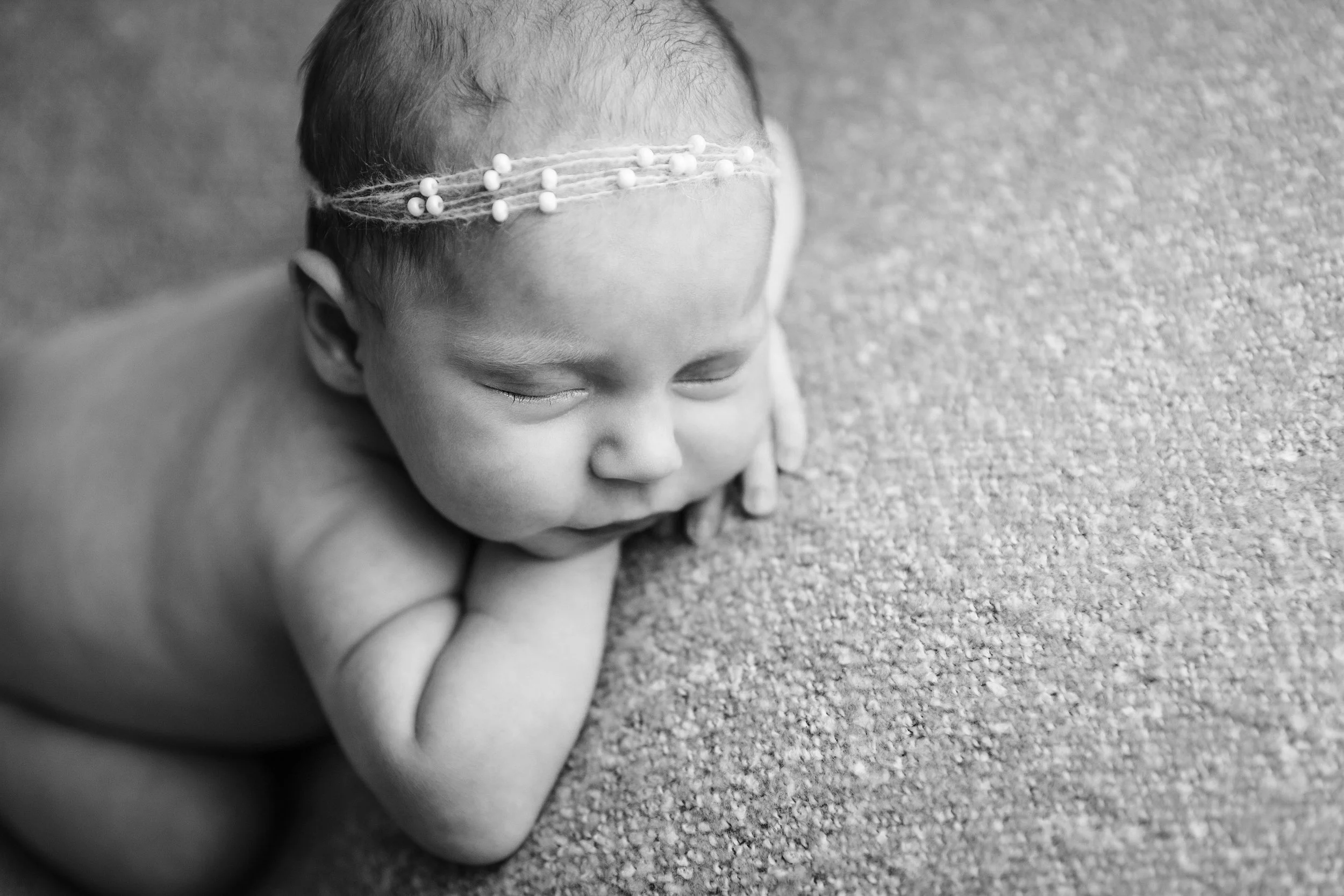 lily newborn -19bw-1.jpg