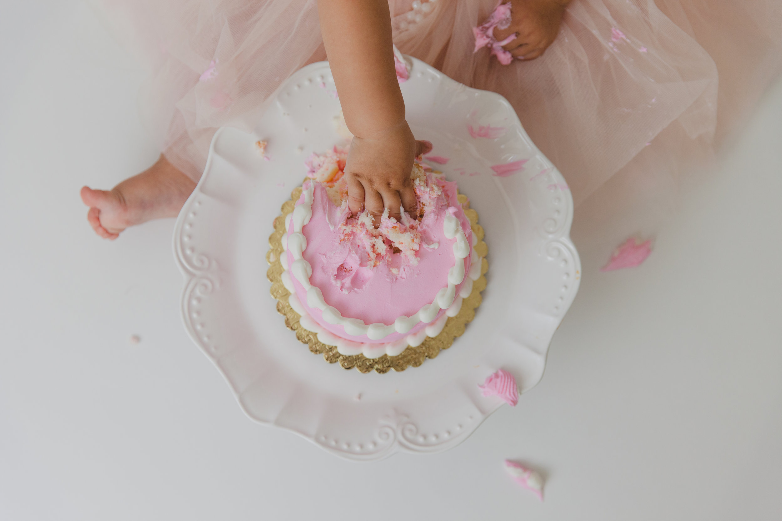 evelyn cake smash -47.jpg