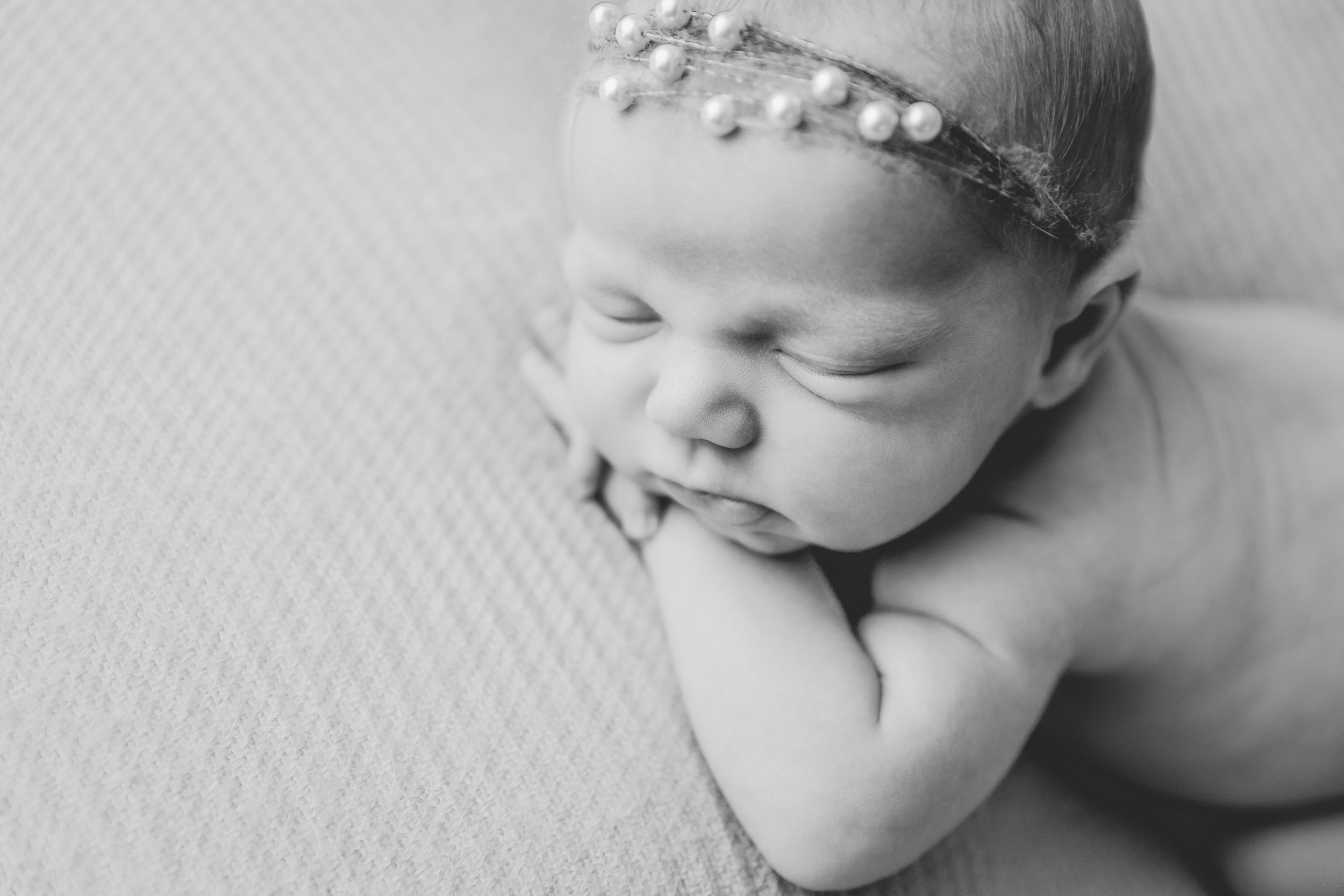 kolette newborn -23bw.jpg