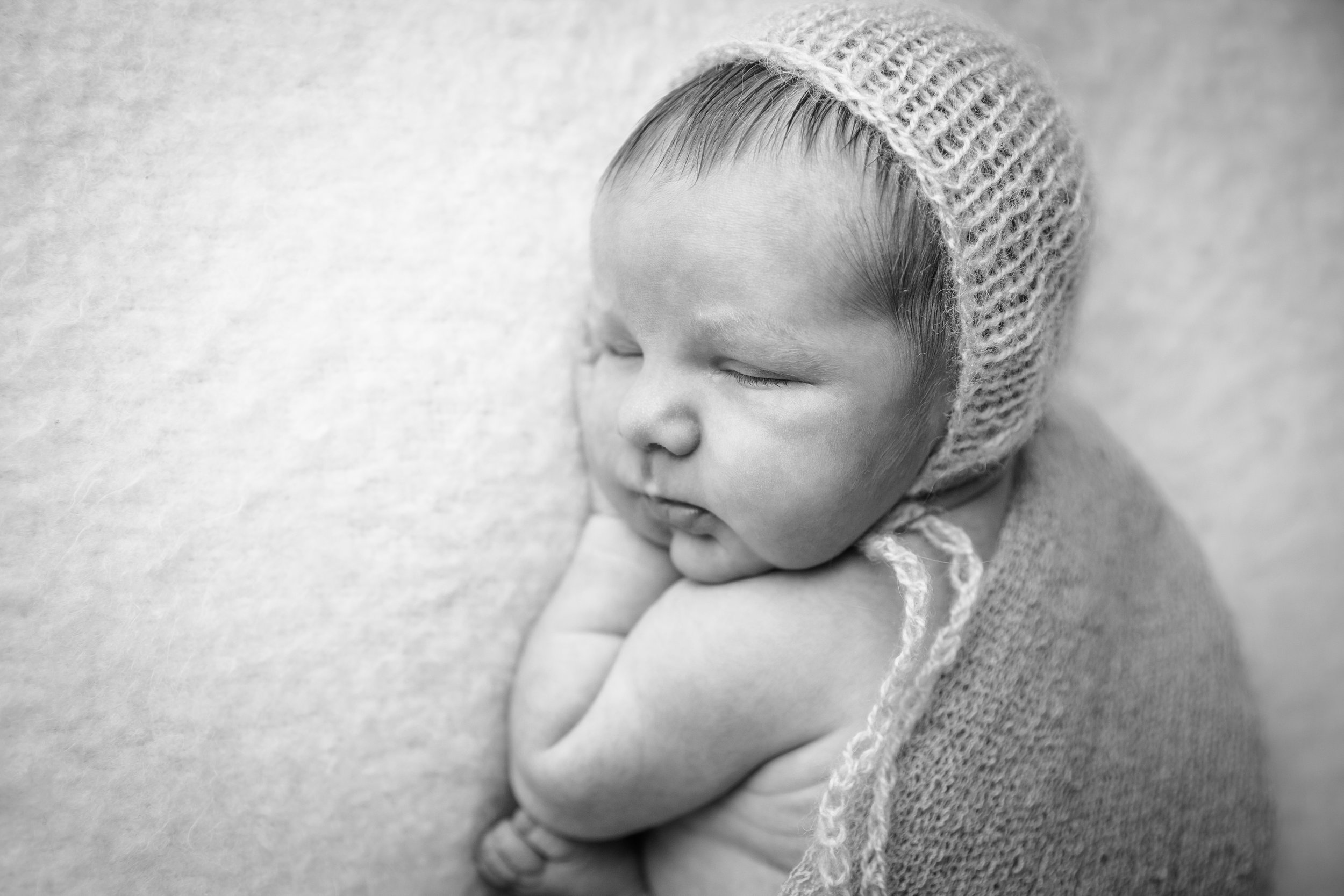 newborn myles bw -1.jpg