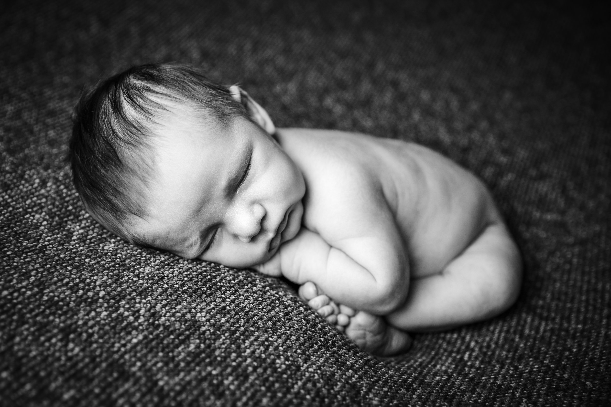 newborn myles bw -5.jpg