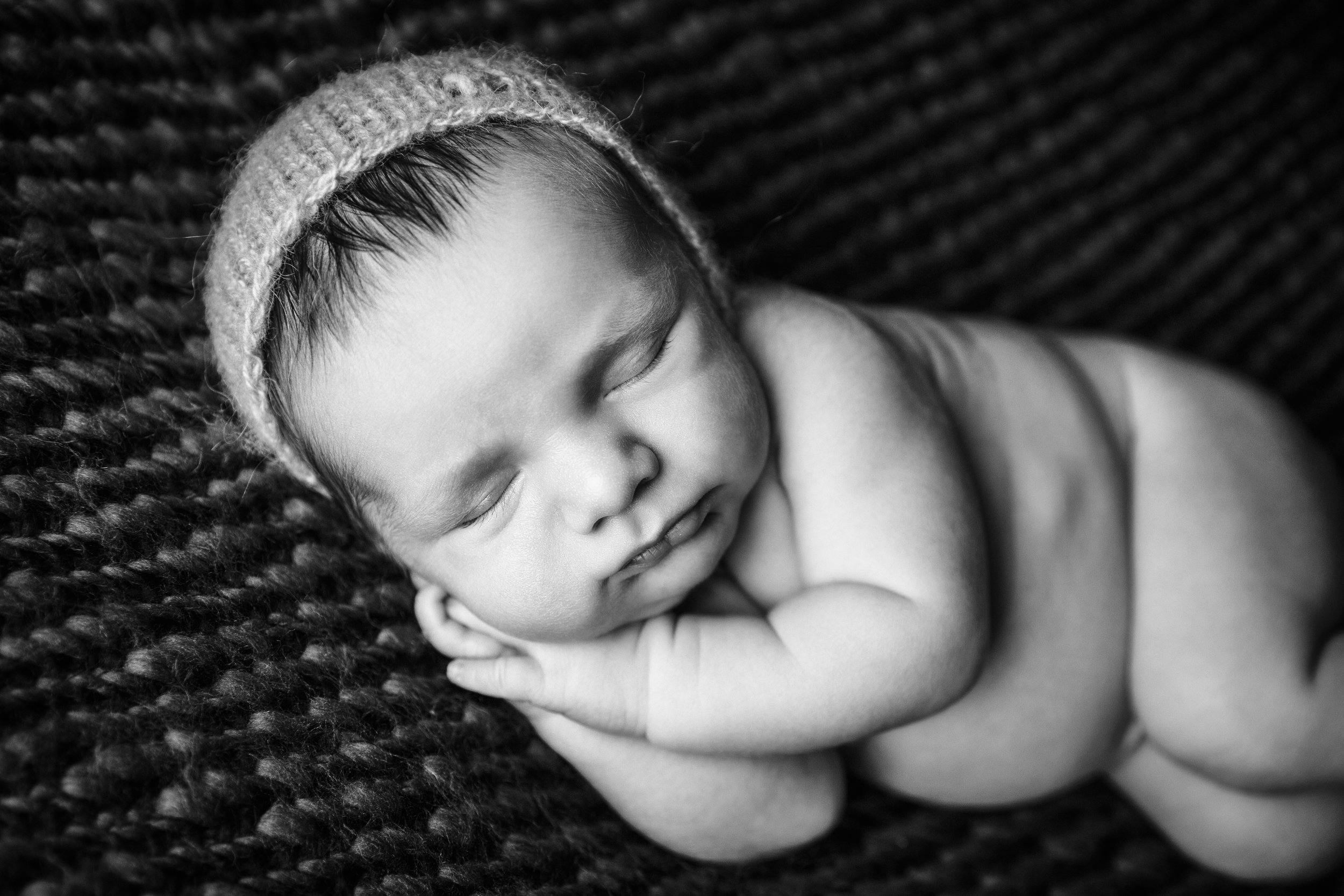 newborn myles bw -14.jpg